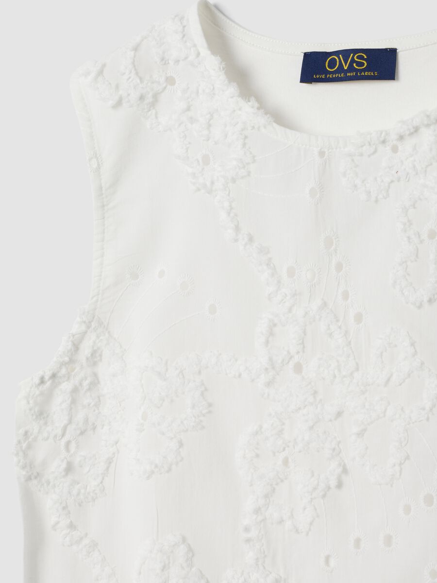 White pure cotton tank top with floral embroidery_5