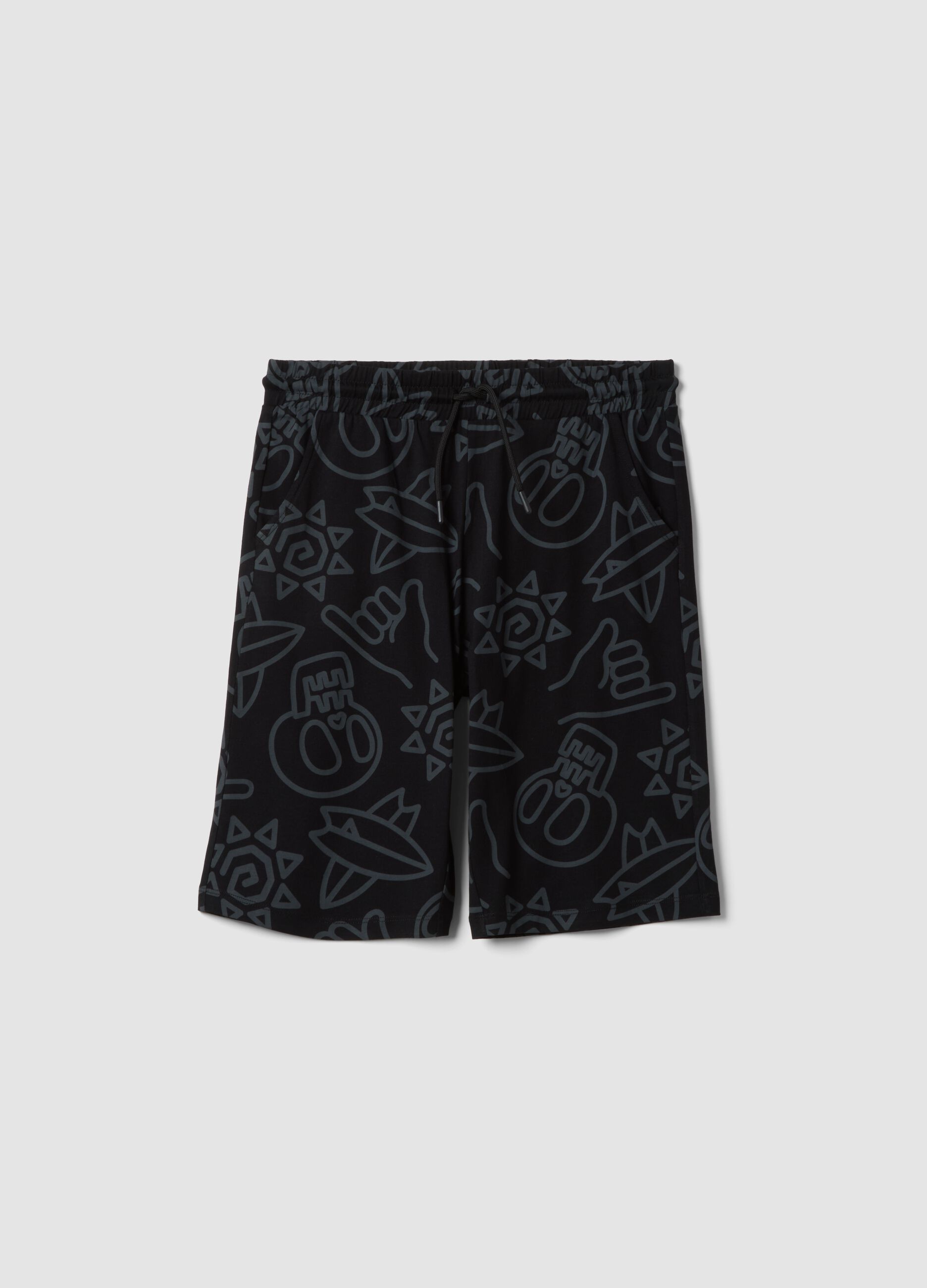 Black pure cotton all-over print shorts for boys, regular fit