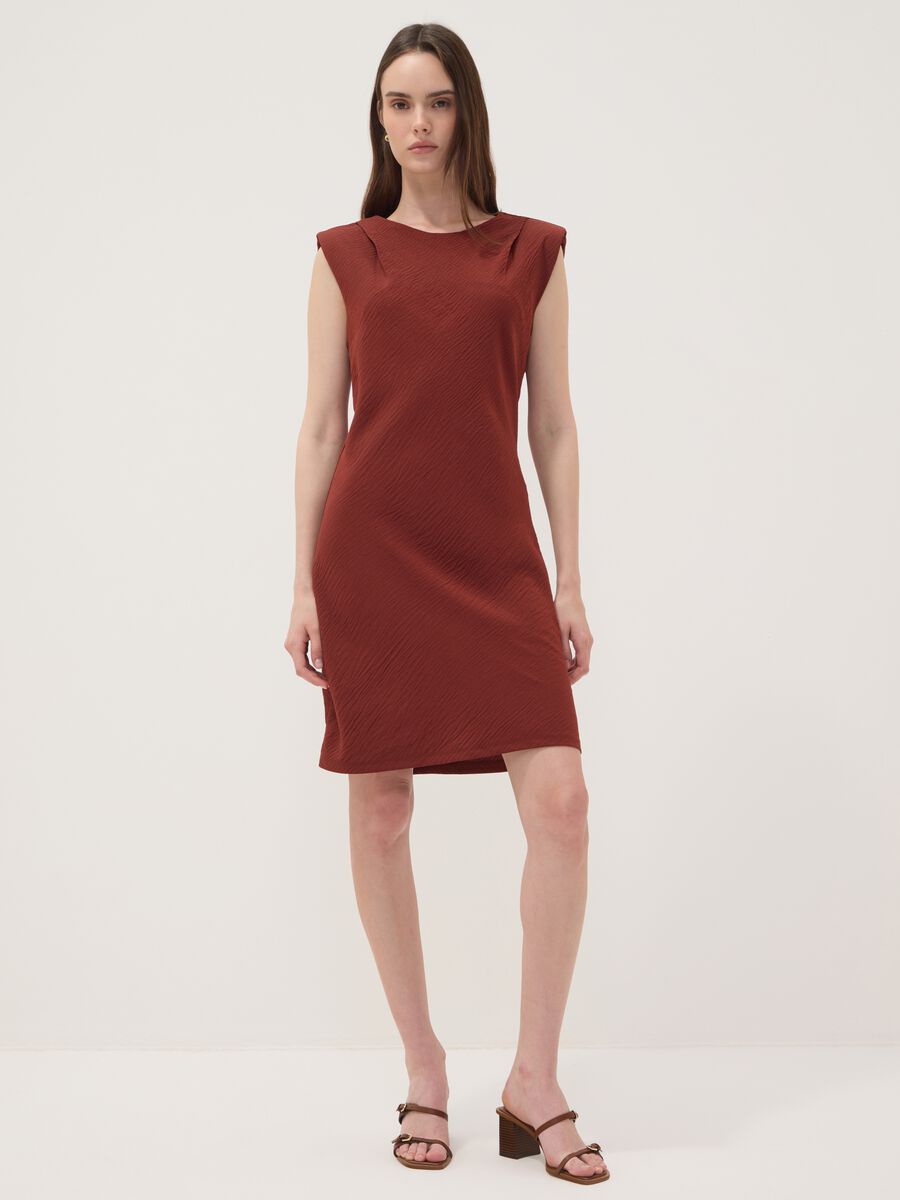 Red fitted dress with ruched detailing_0
