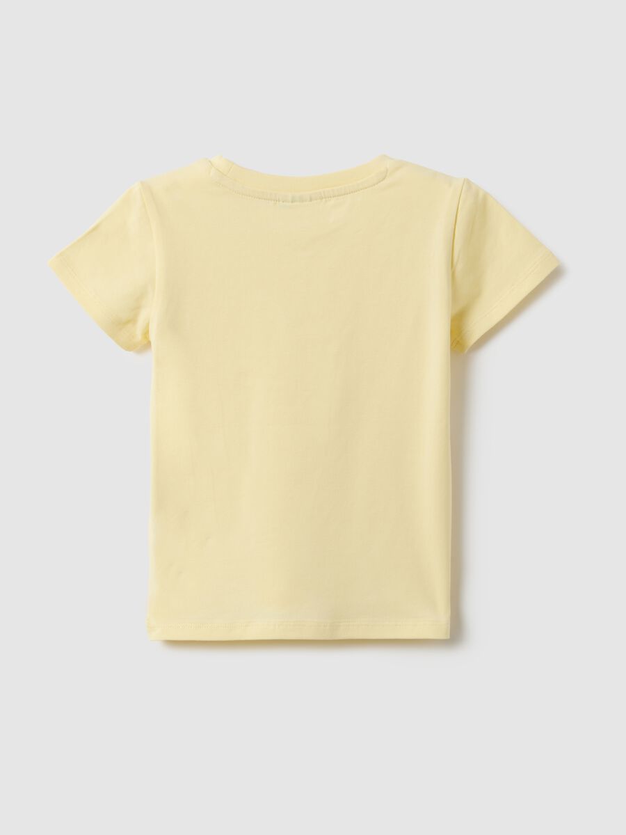 T-shirt in cotone elasticizzato giallo da bimba regular fit con cuore_1