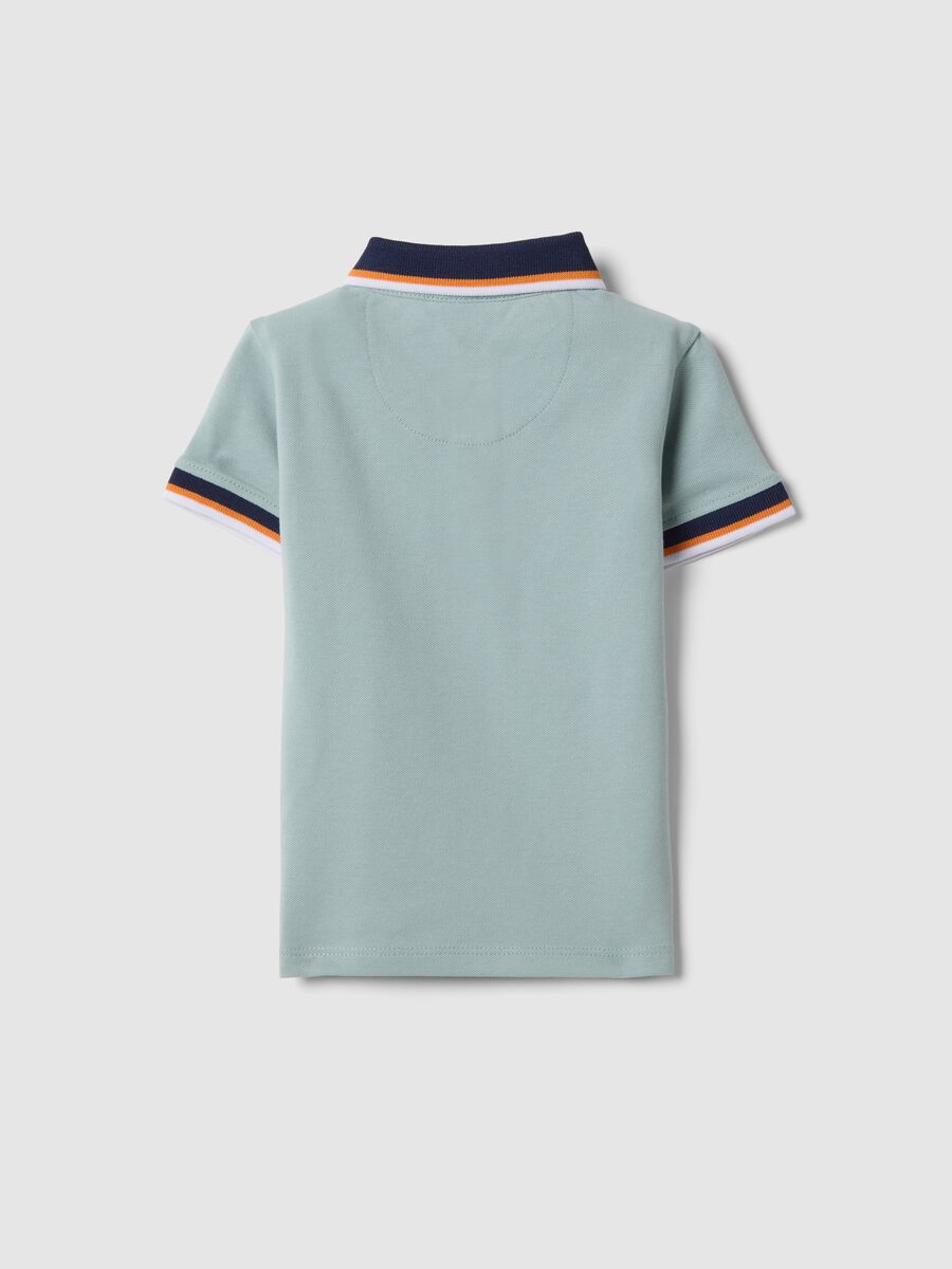 Polo in cotone elasticizzato azzurra da bimbo regular fit con ricamo_1