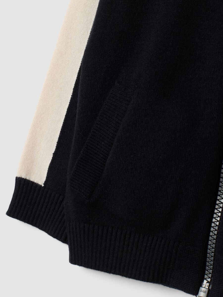 Black viscose-blend cardigan with zip and toy car patch_2