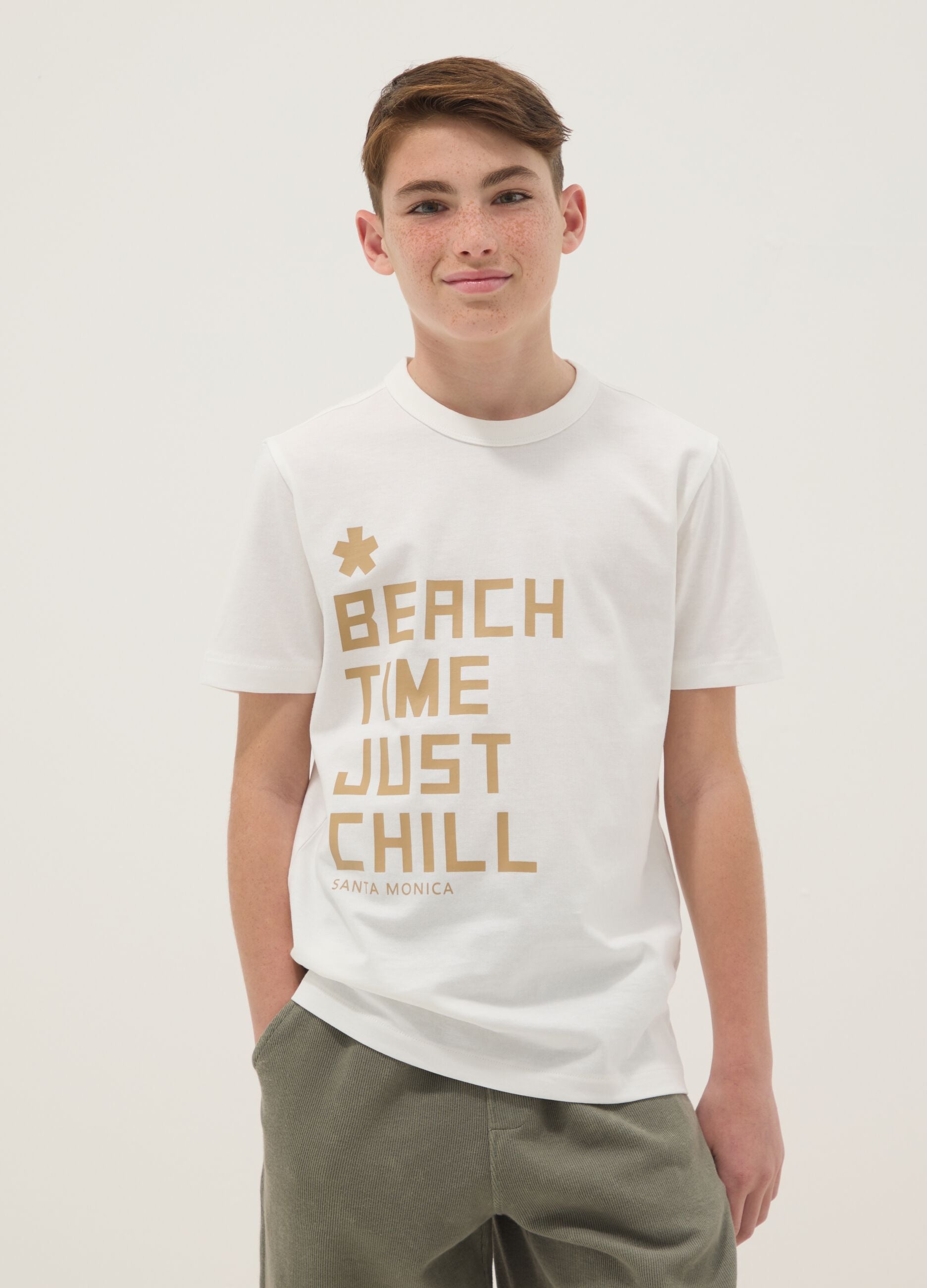 Boys' regular fit pure cotton white T-shirt with writing