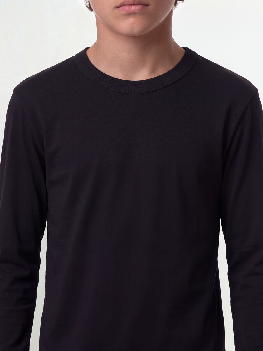 T-shirt nera in cotone organico elasticizzato regular fit per ragazzo_3