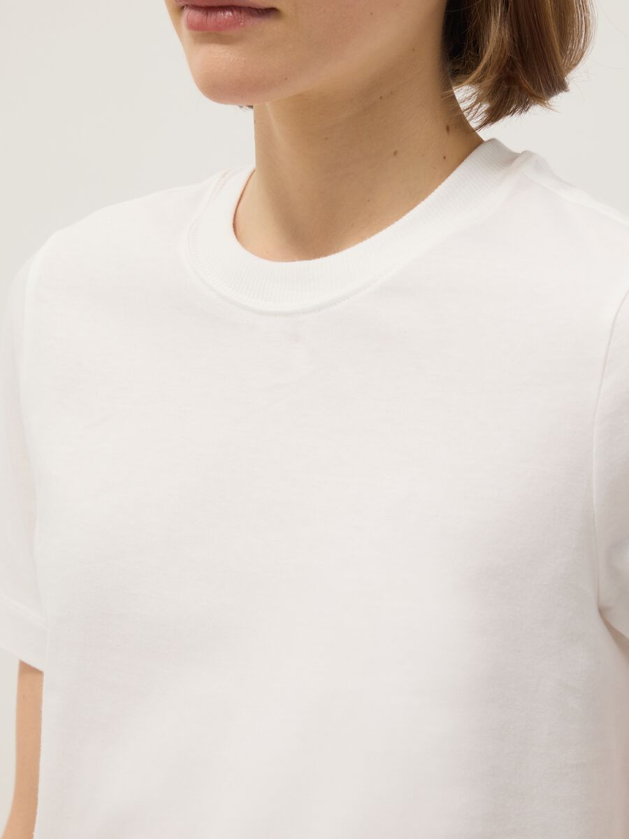 White Short-Sleeved T-Shirt in Pure Italian Cotton_3