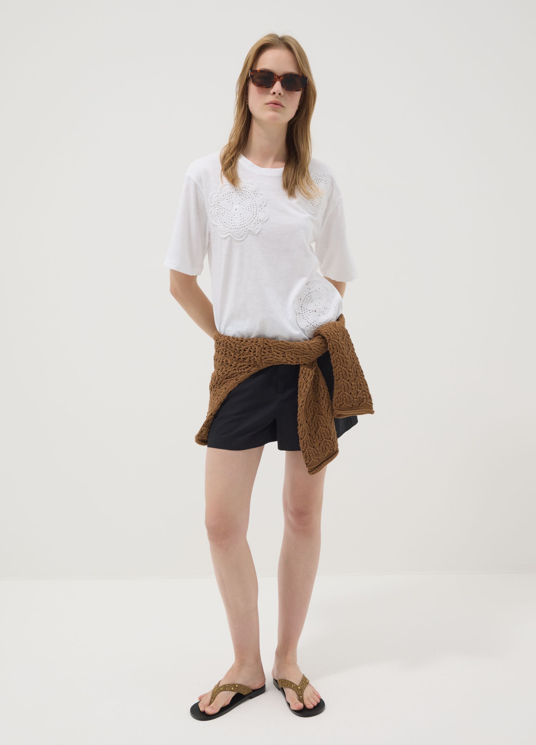 White pure cotton T-shirt with crochet appliqu&eacute;