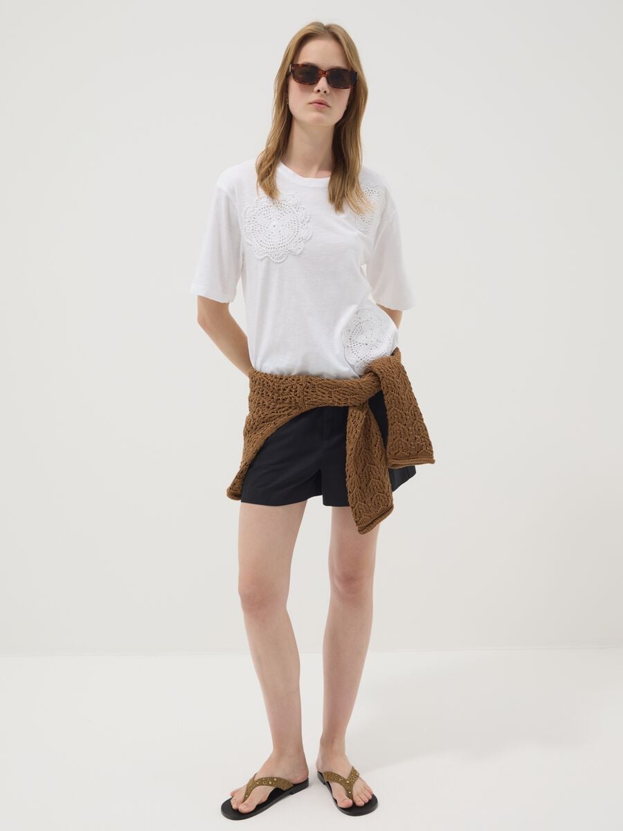 White pure cotton T-shirt with crochet appliqu&eacute;_2