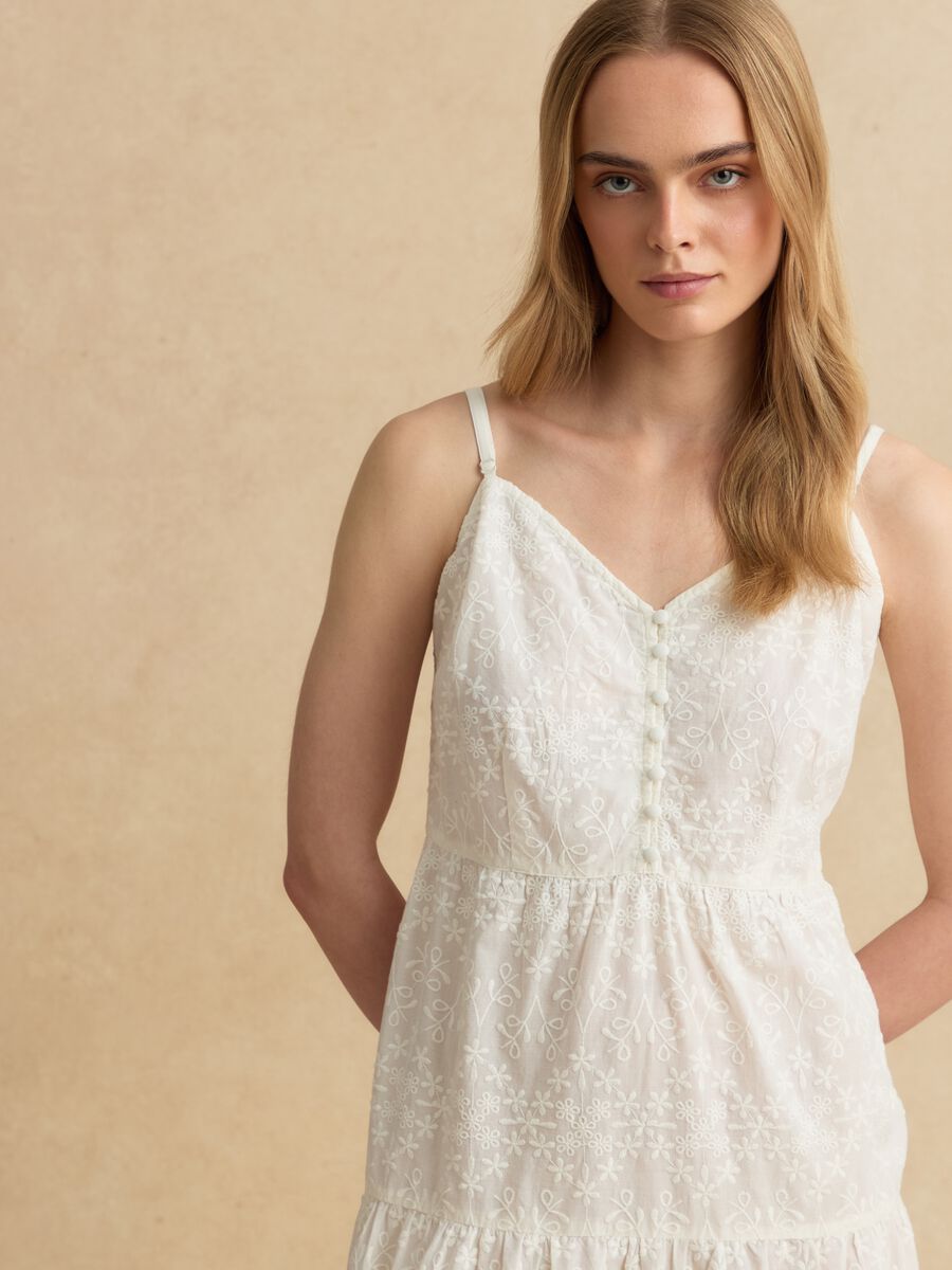 White pure cotton midi dress with embroidery_3
