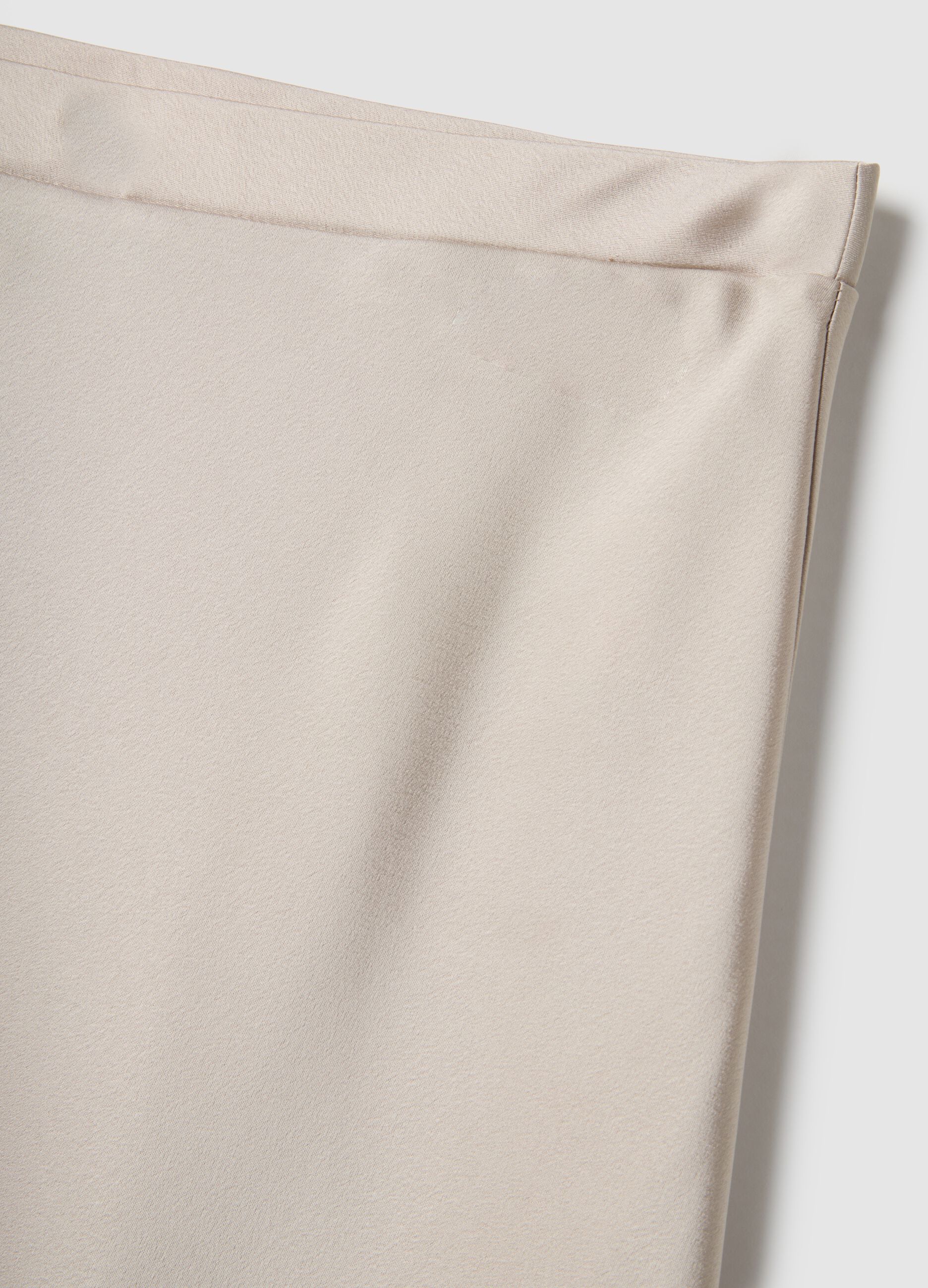 Beige satin skirt with regular fit and elastic waist