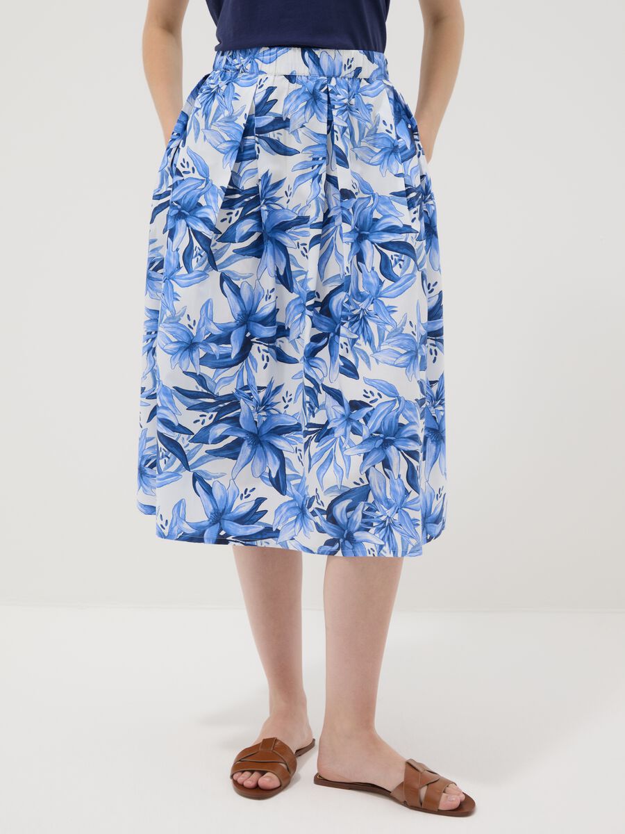 Blue and white cotton midi skirt with floral print_1
