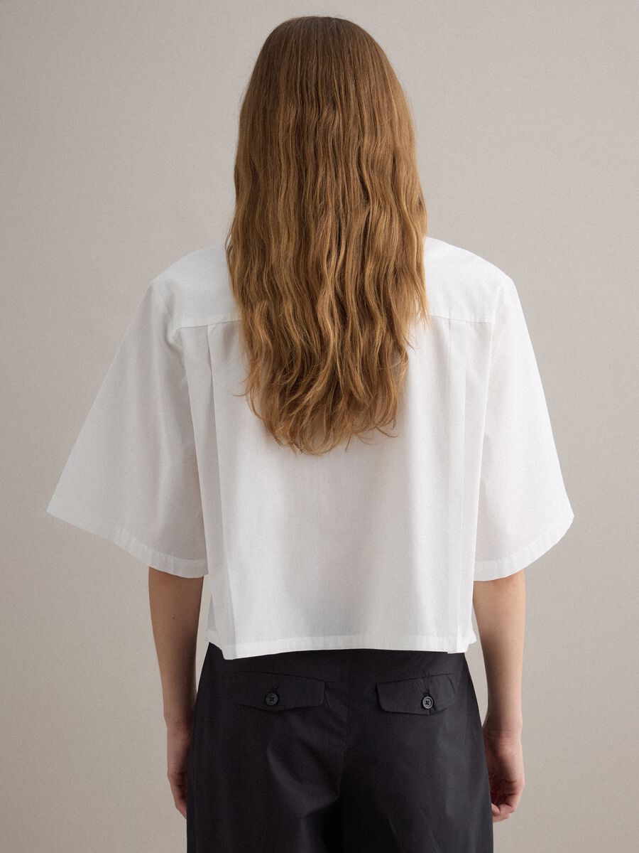 Camicia bianca in puro cotone con taschino over fit_3
