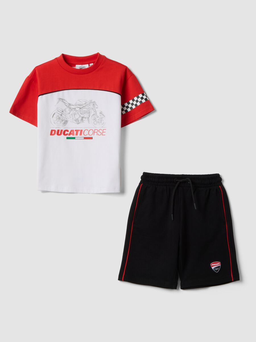 Completo rosso in cotone elasticizzato con t-shirt e shorts per bambino regular fit_0