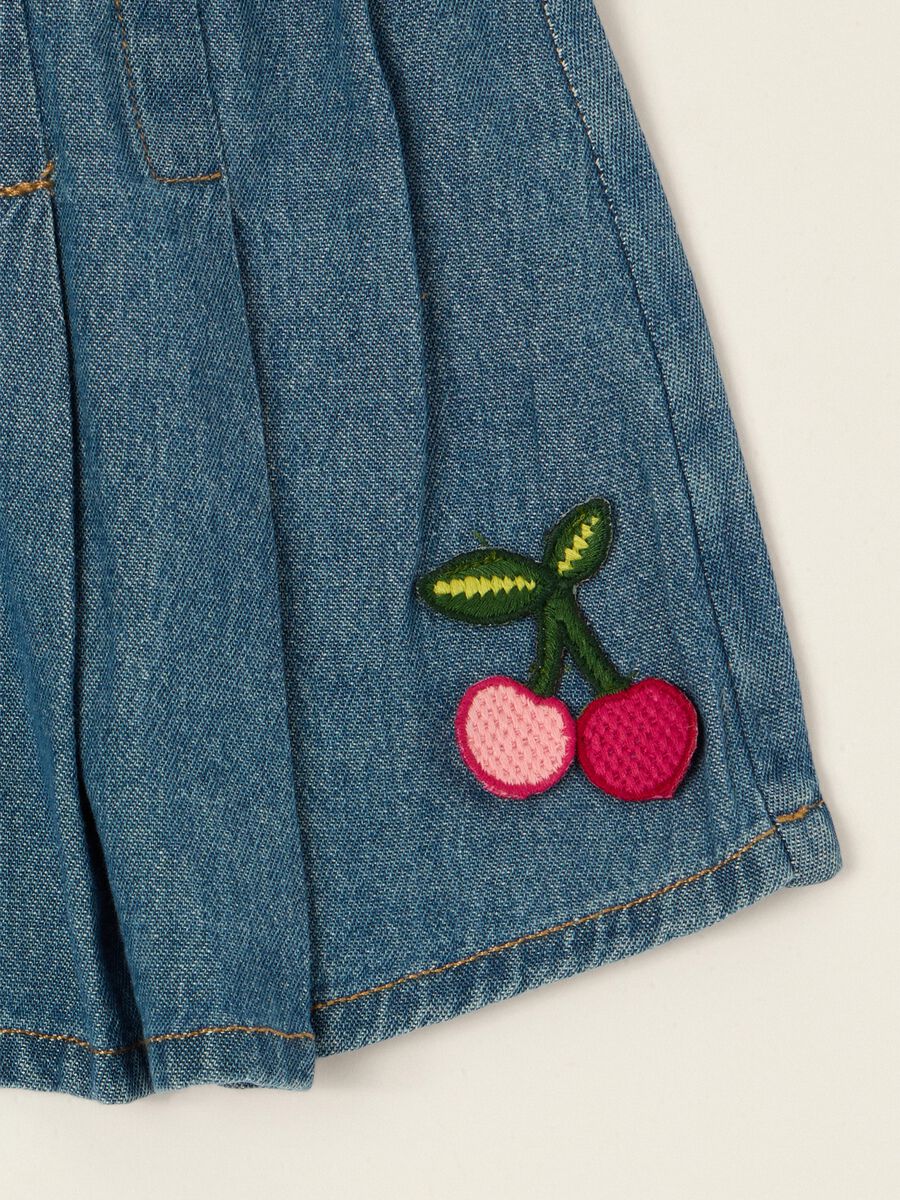Gonna jeans in puro cotone con ricamo ciliegia da neonata_1