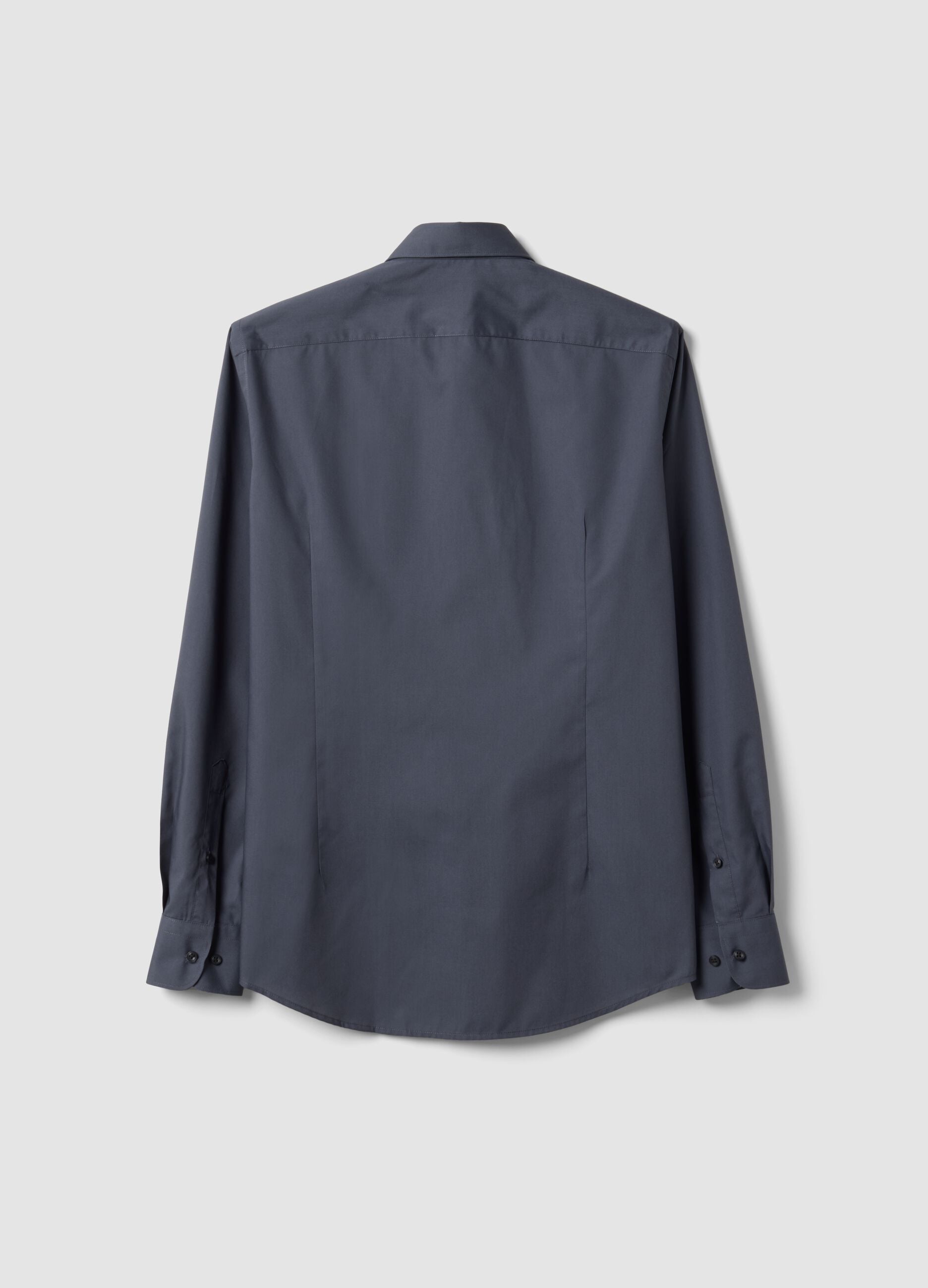 Grey slim-fit shirt with classic collar, easy-iron