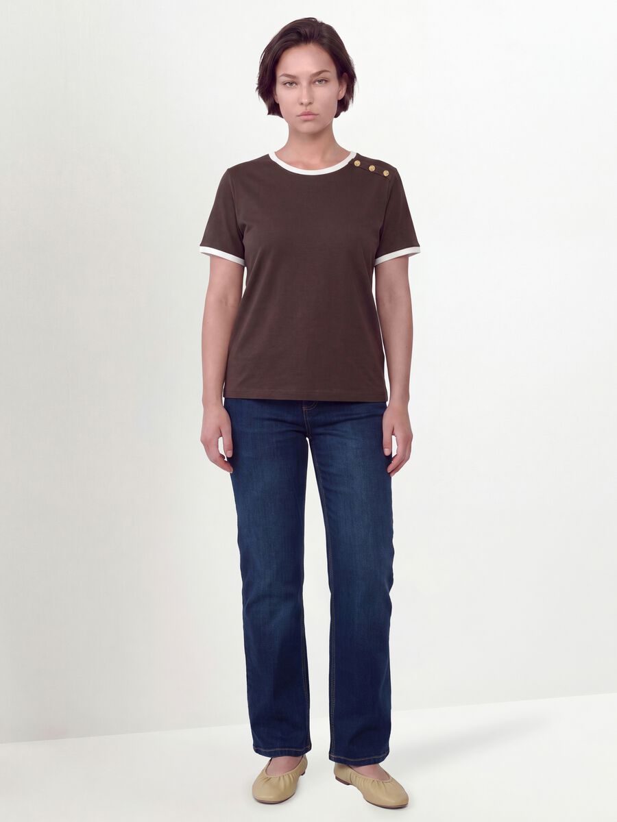 T-shirt marrone in puro cotone con bottoni regular fit_1