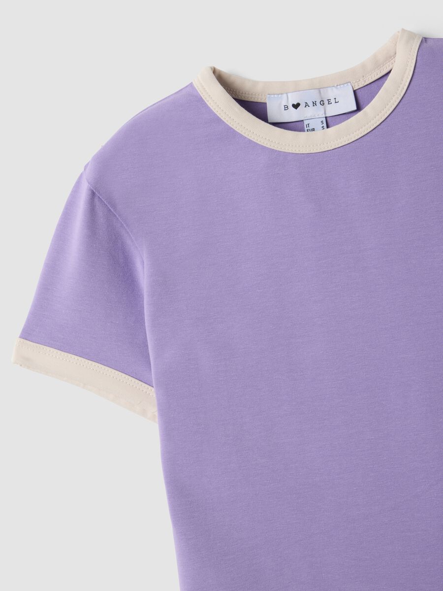 T-shirt viola in cotone elasticizzato con profili a contrasto fitted_1