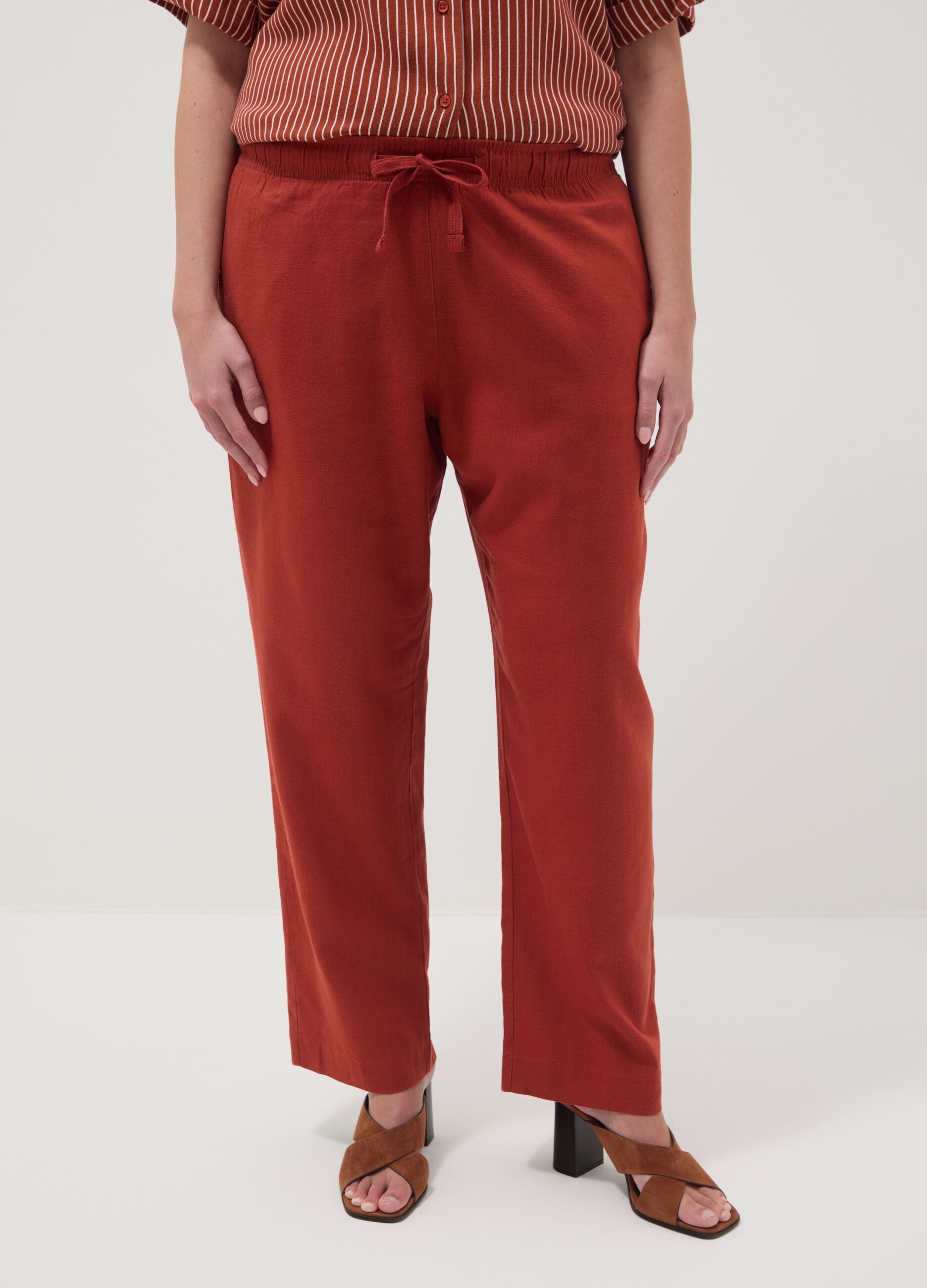 Regular fit red linen blend trousers