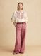 Camicia beige in puro cotone con ricami floreali_2