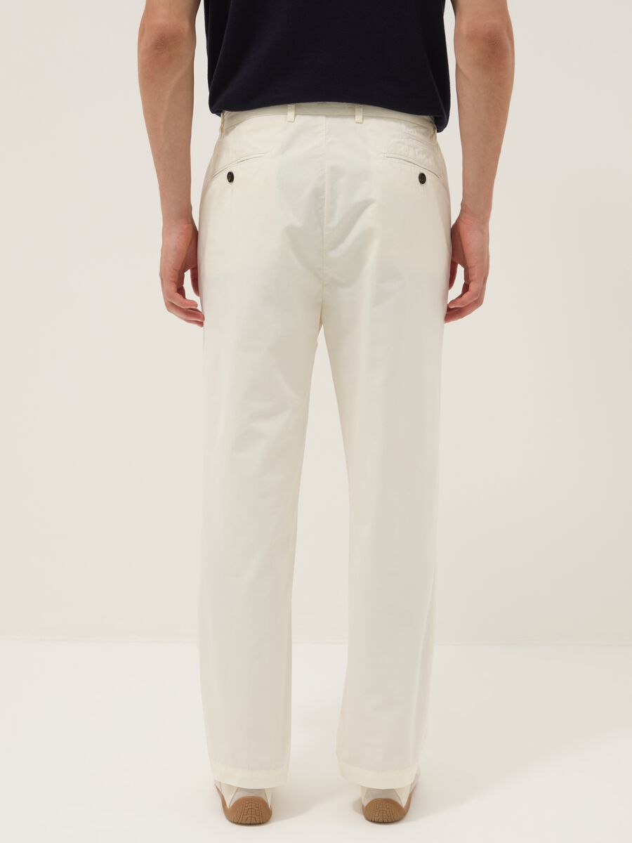 Pantaloni chino bianchi in puro cotone carrot fit_2