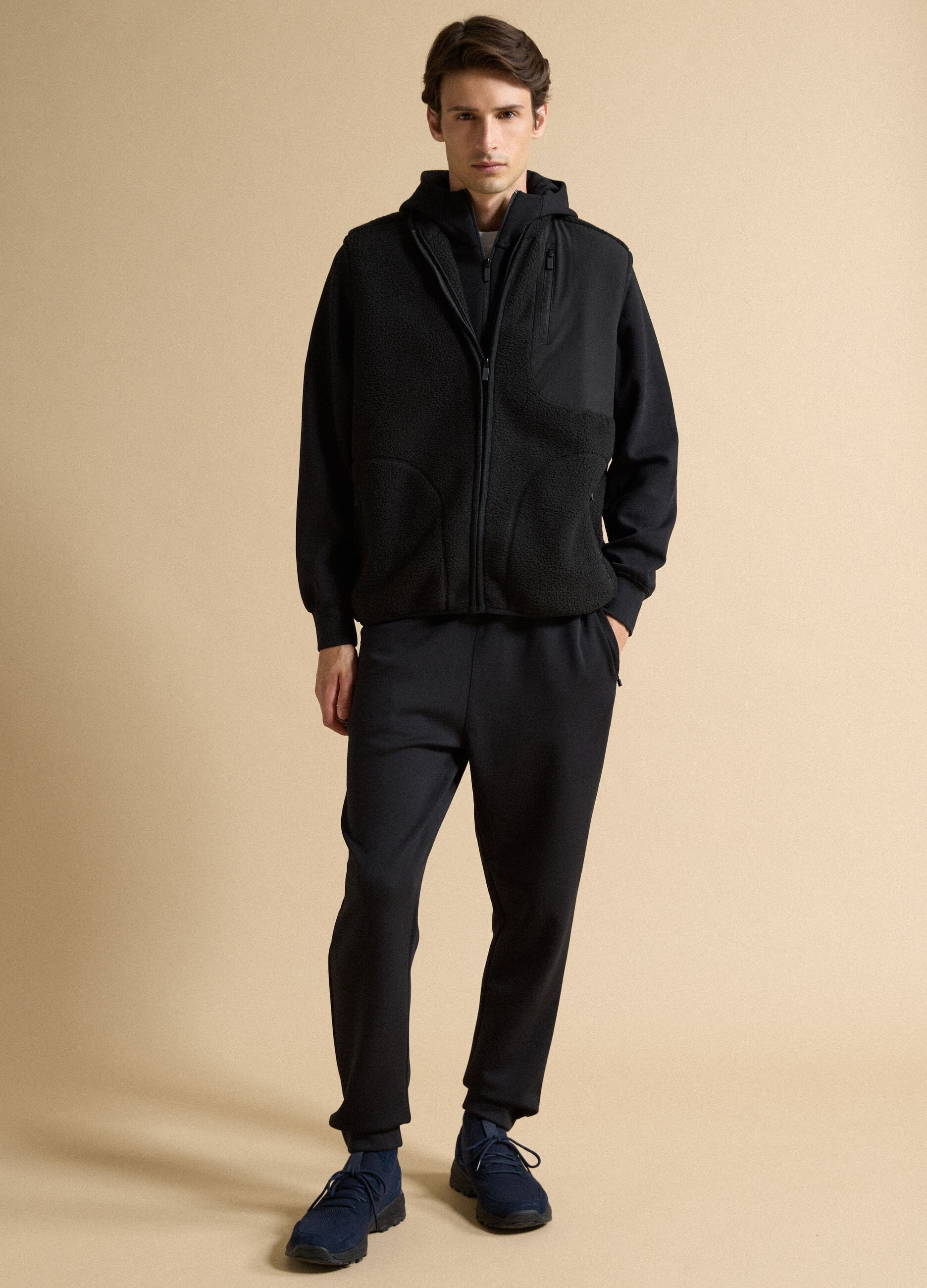 Black full-zip sweatshirt with collar, regular fit