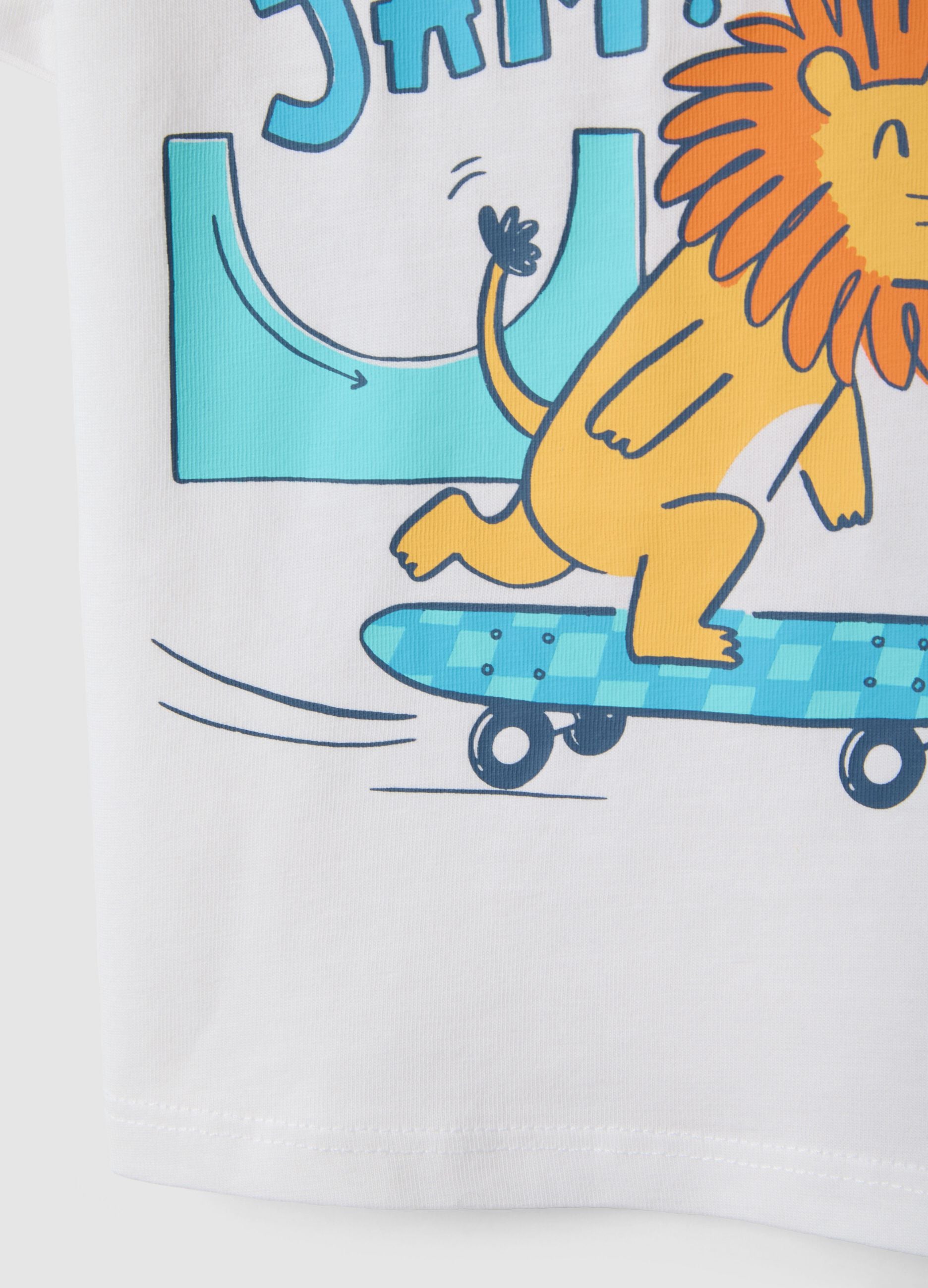 Boy's white pure cotton T-shirt regular fit with skater print