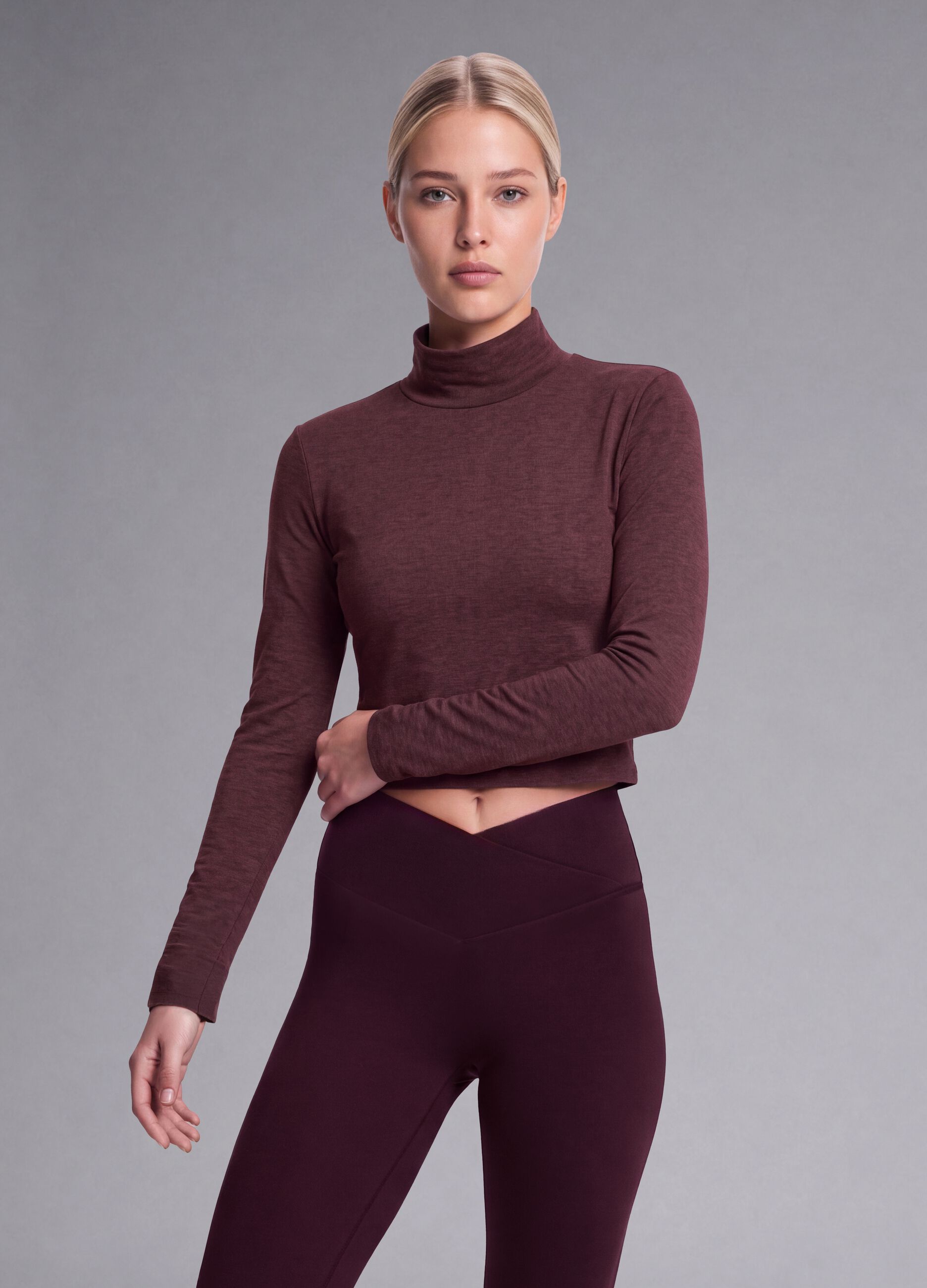 Purple cropped stretch T-shirt with high neck, Easy Dry &ndash; ALTAVIA STUDIO