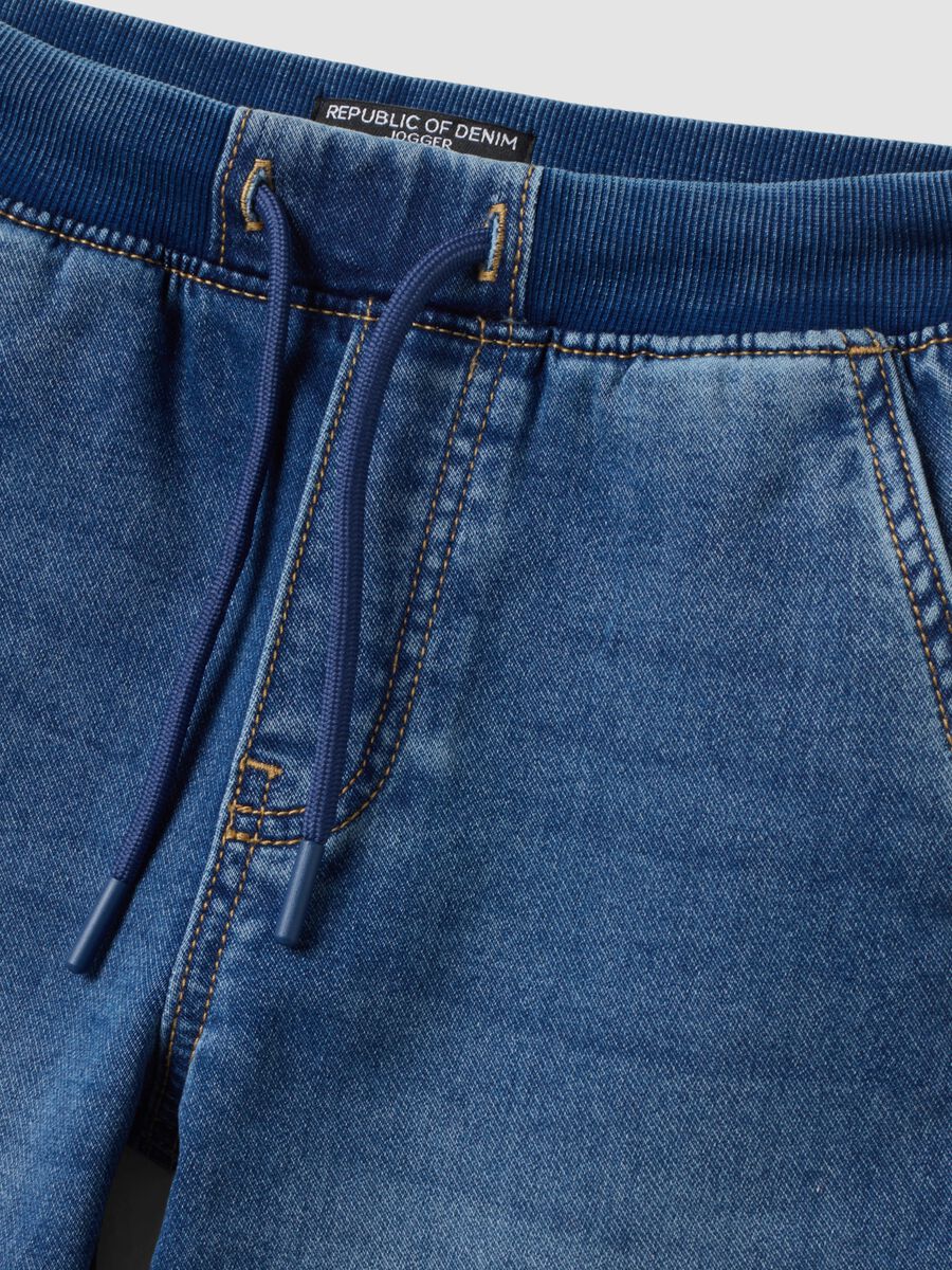 Blue denim joggers in stretch cotton with elasticated waistband for boys_2
