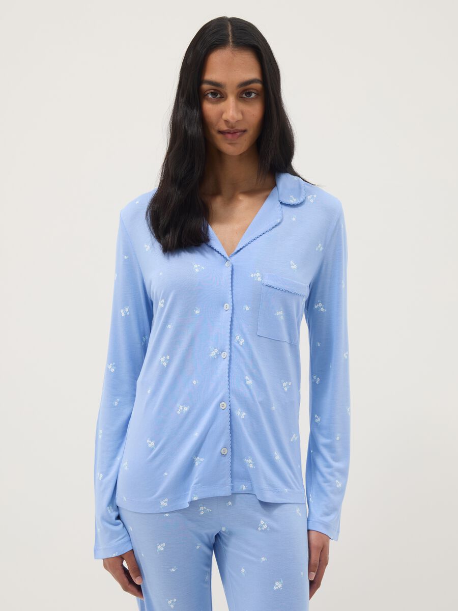 Blue viscose pyjamas in regular fit with floral pattern_1