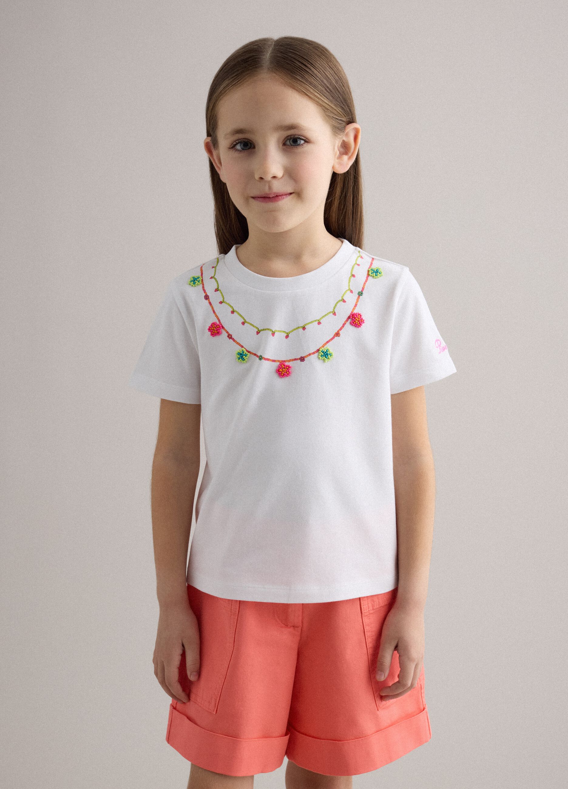 Girls' white stretch cotton t-shirt with beads