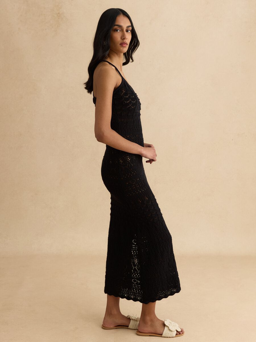 Pure cotton black dress with deep v-neck_1