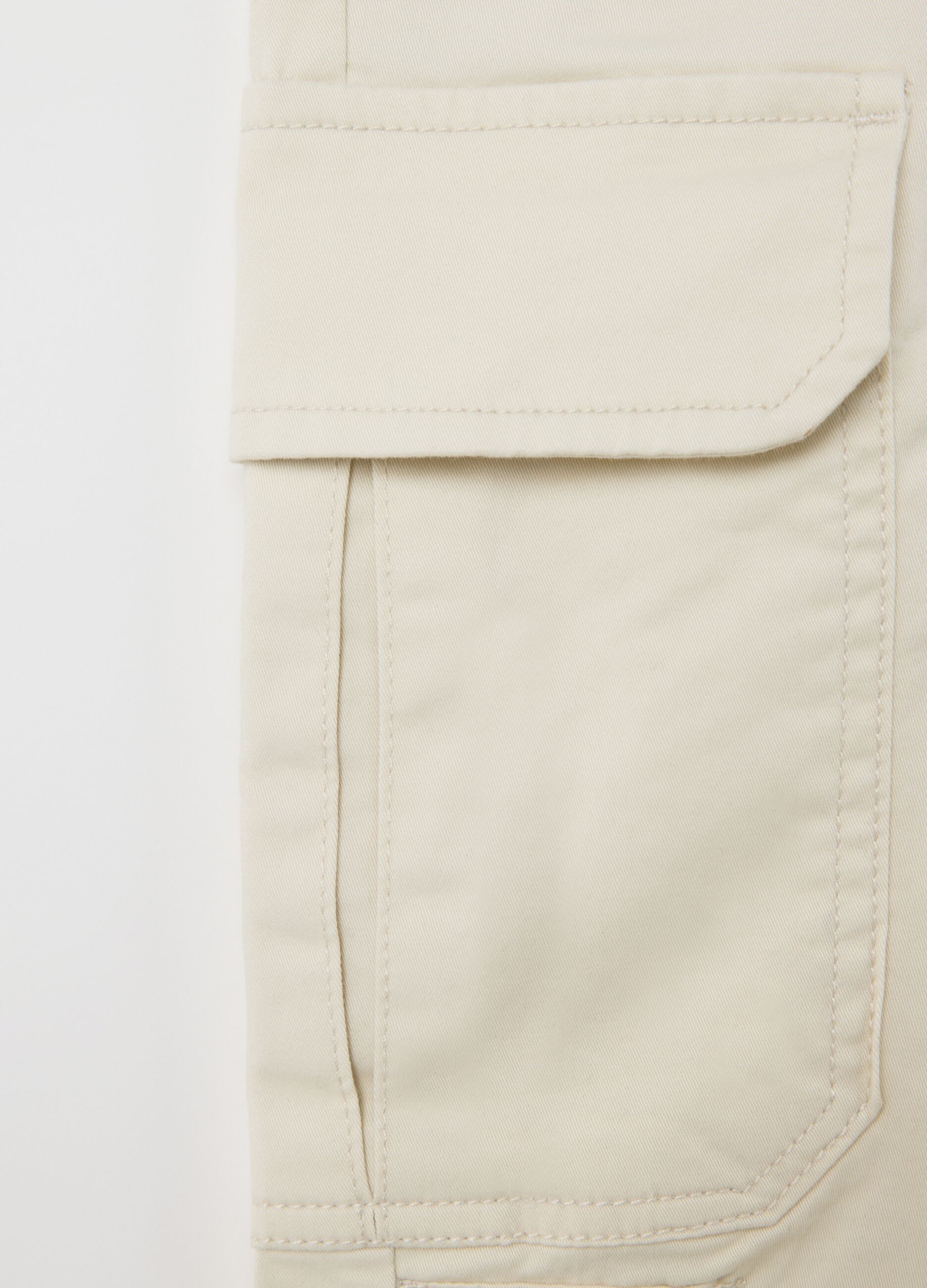 Men&rsquo;s cargo trousers in beige stretch cotton with regular fit