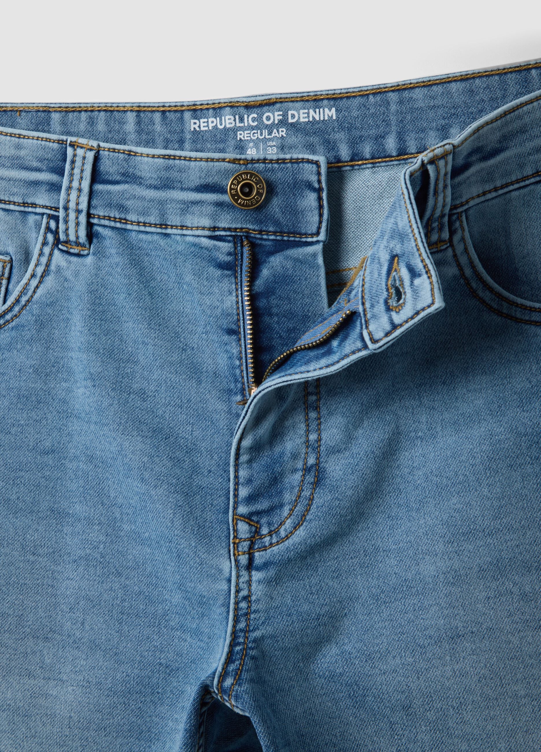Shorts denim blu in misto cotone elasticizzato regular fit