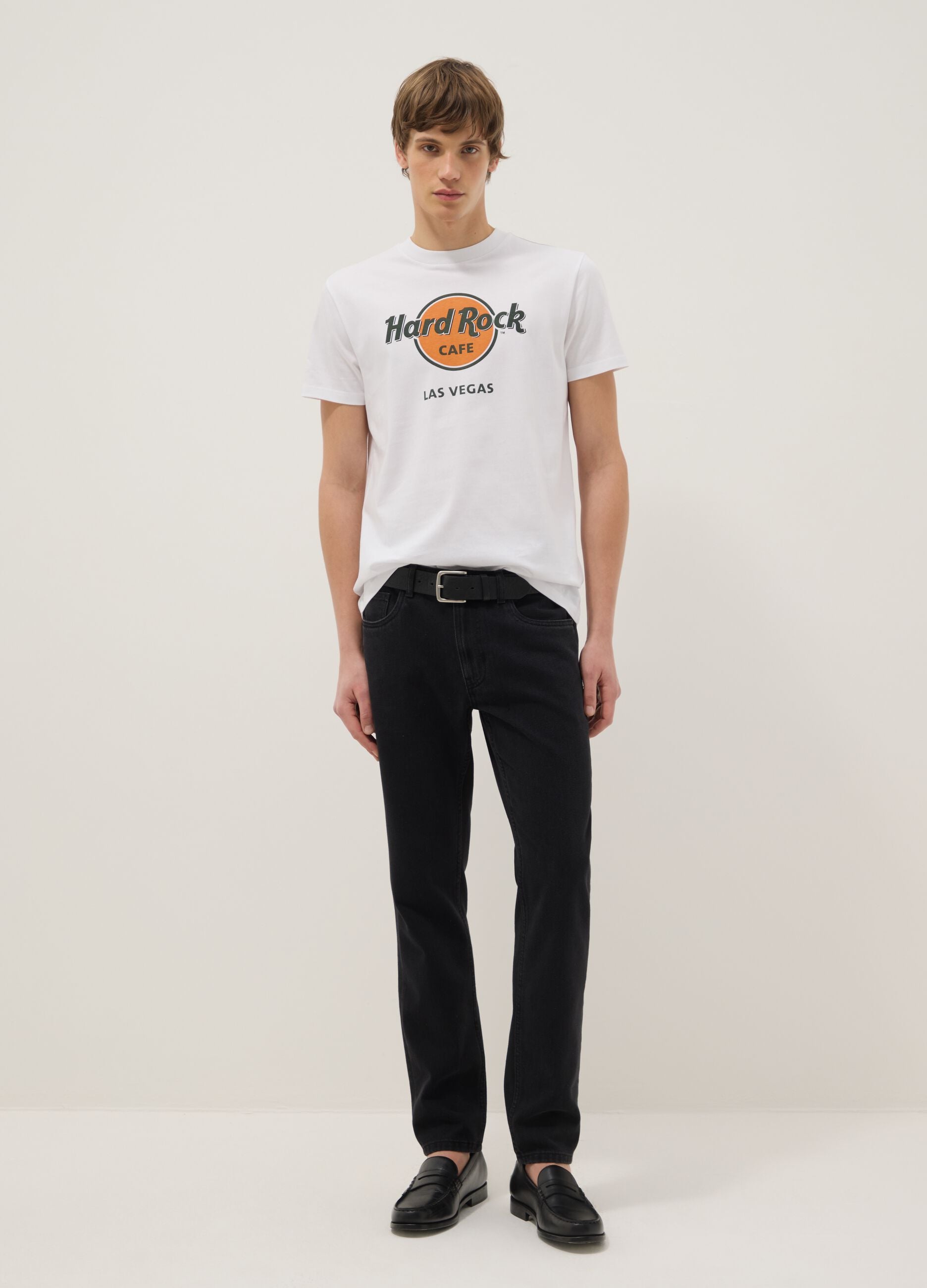 White pure cotton regular fit t-shirt with Hard Rock Cafe logo