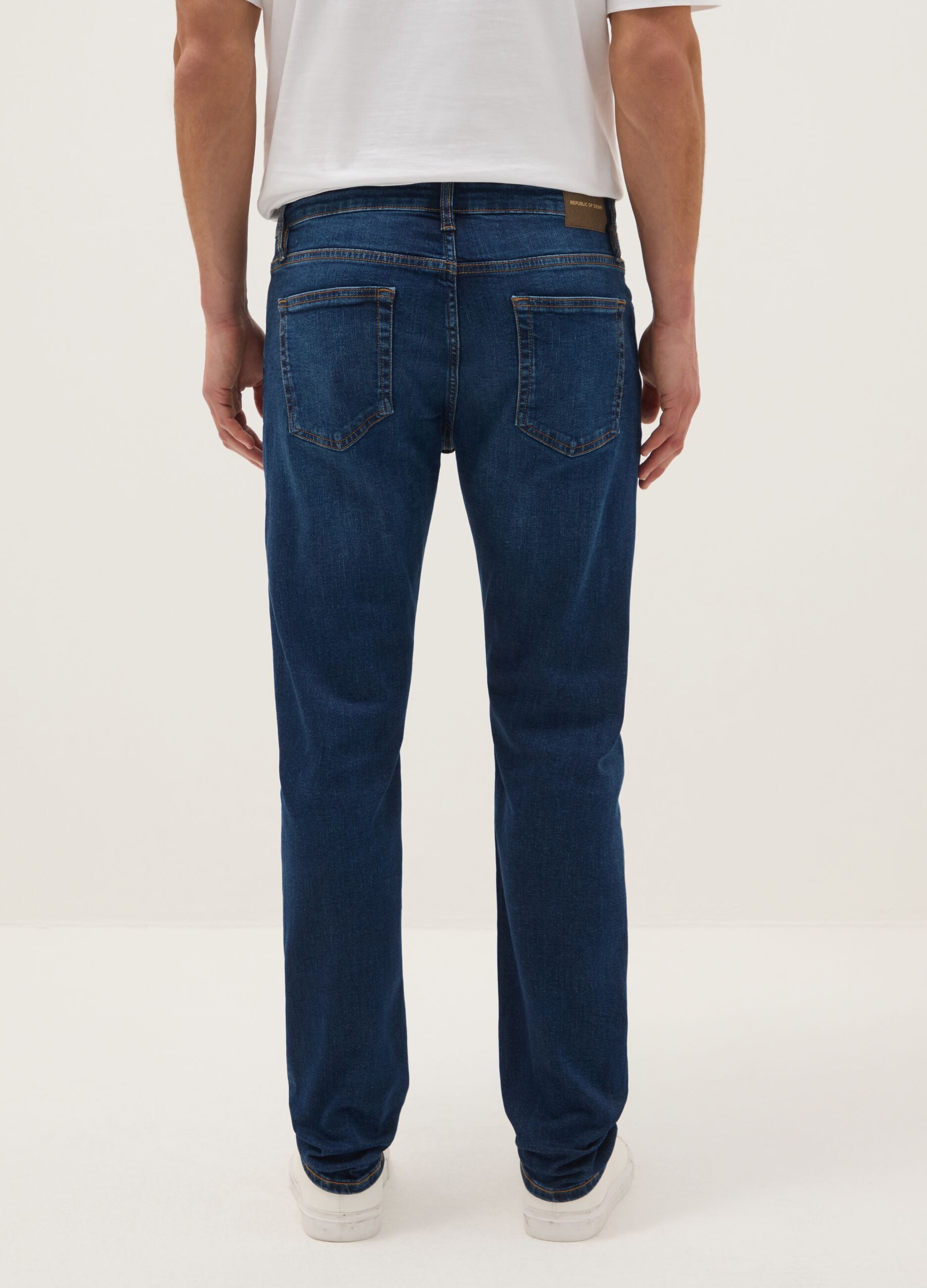Slim fit blue stretchy cotton jeans with five pockets