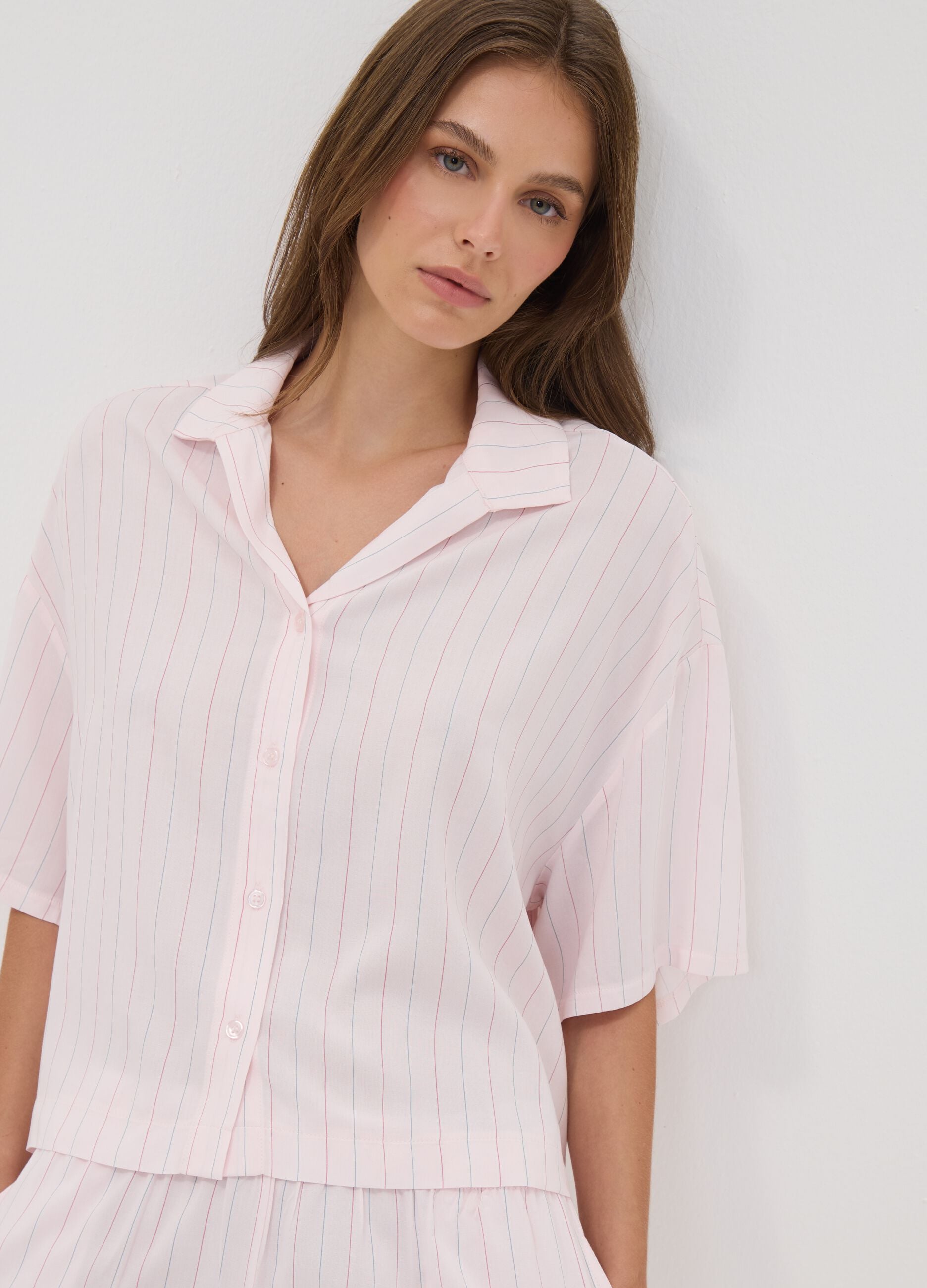 Pigiama rosa in pura viscosa con scollo a V a righe regular fit