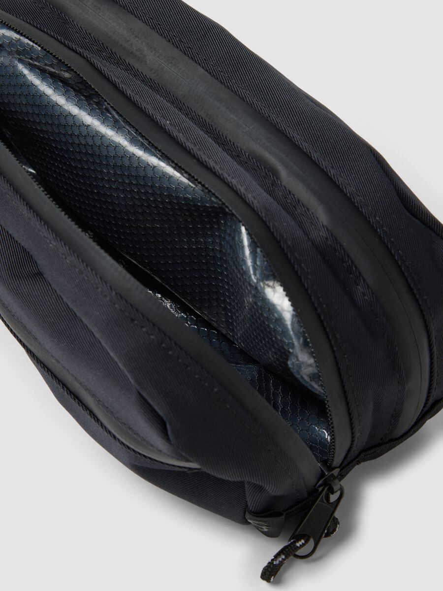 Beauty case nero con tasca frontale e zip_1