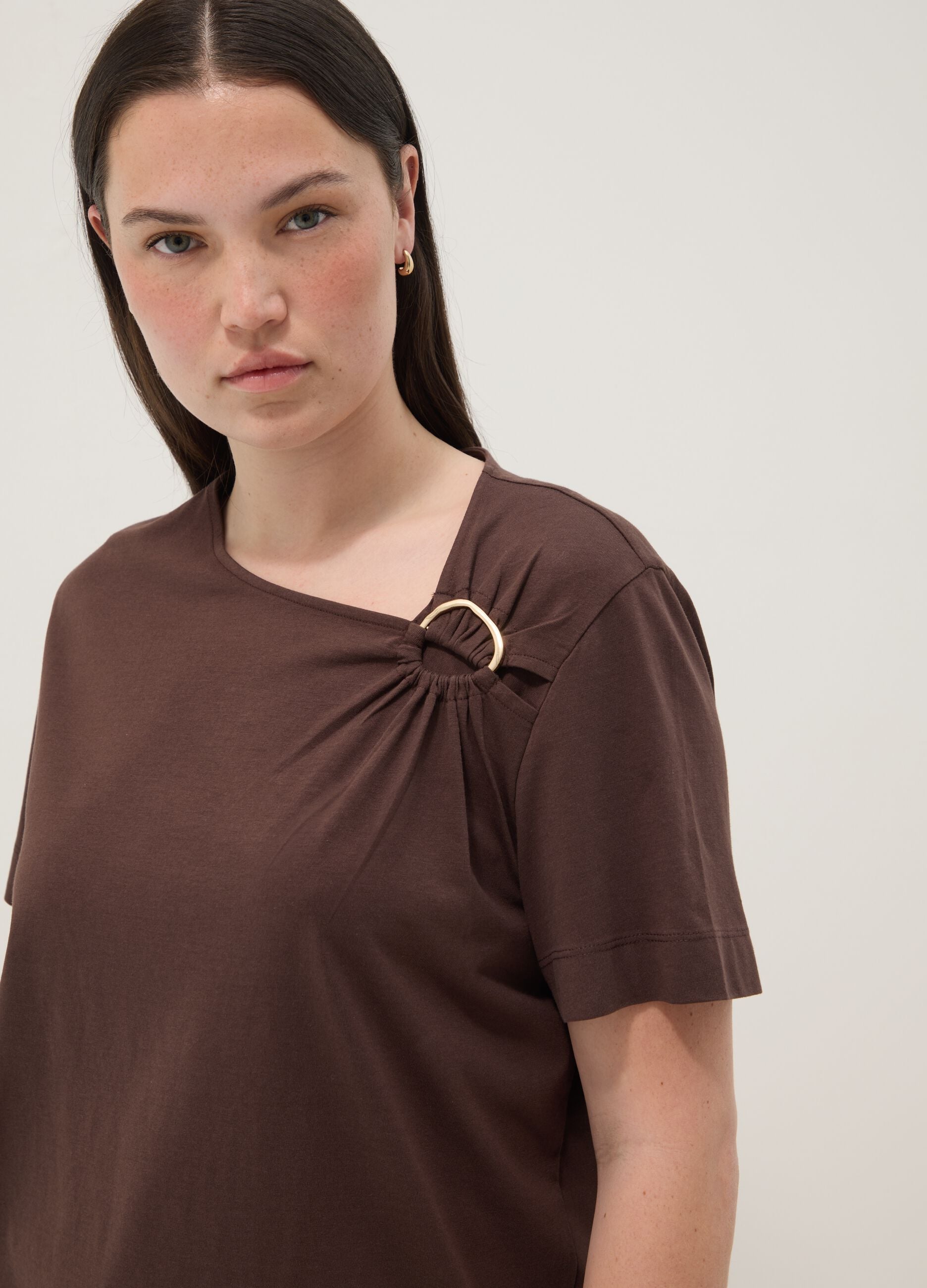 Brown pure cotton T-shirt with ring detail