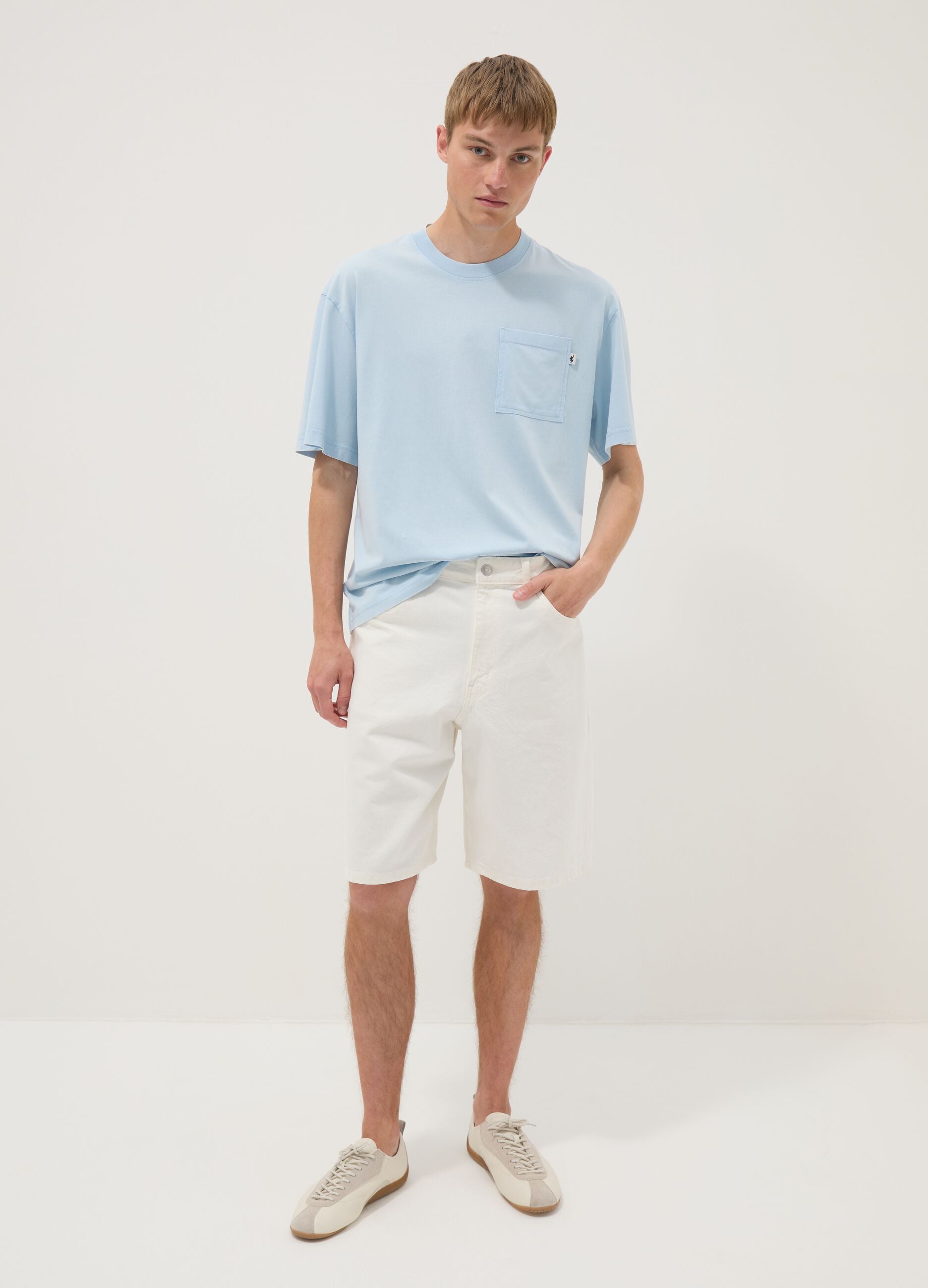 Sky-blue pure cotton T-shirt with chest pocket, regular fit
