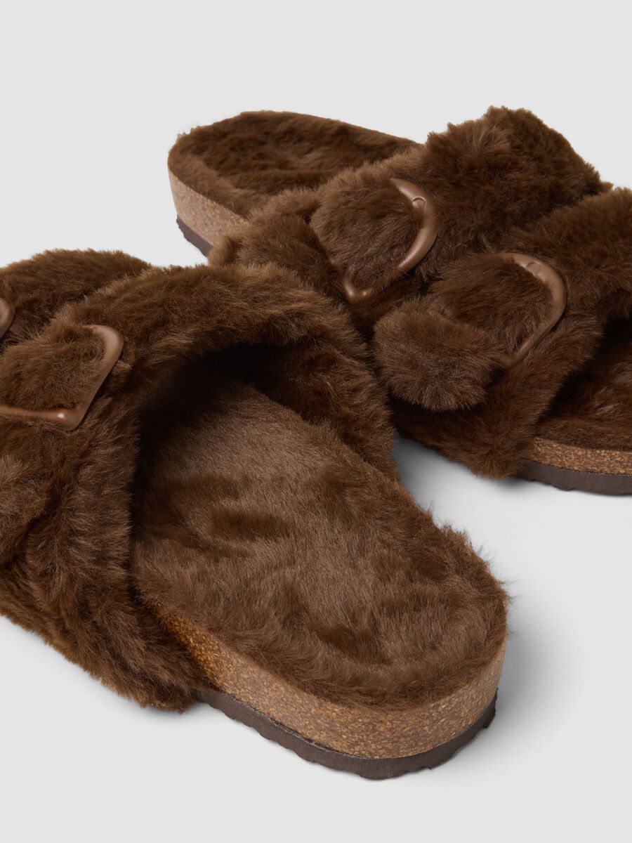 Pantofole marroni con doppia fascia_1