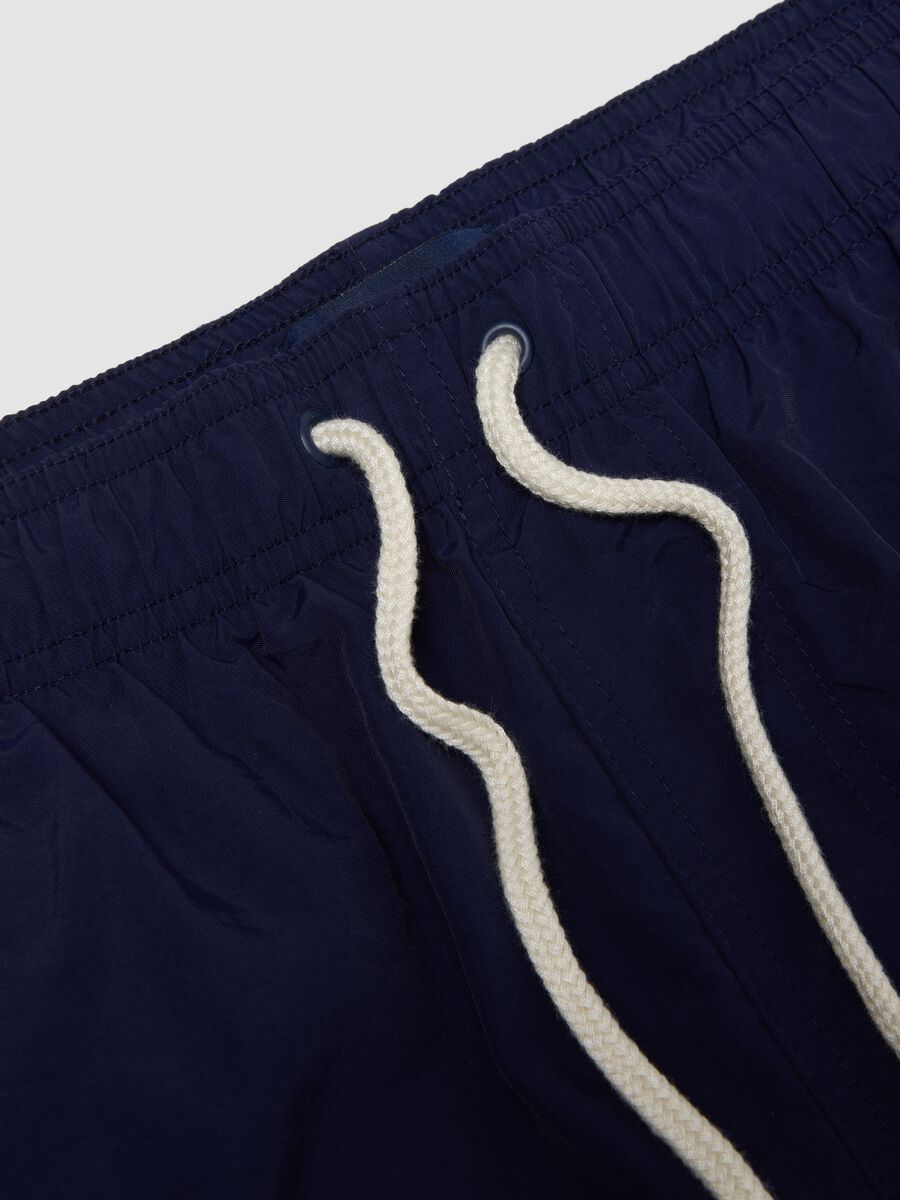 Boxer da mare blu con vita elasticizzata e coulisse_5