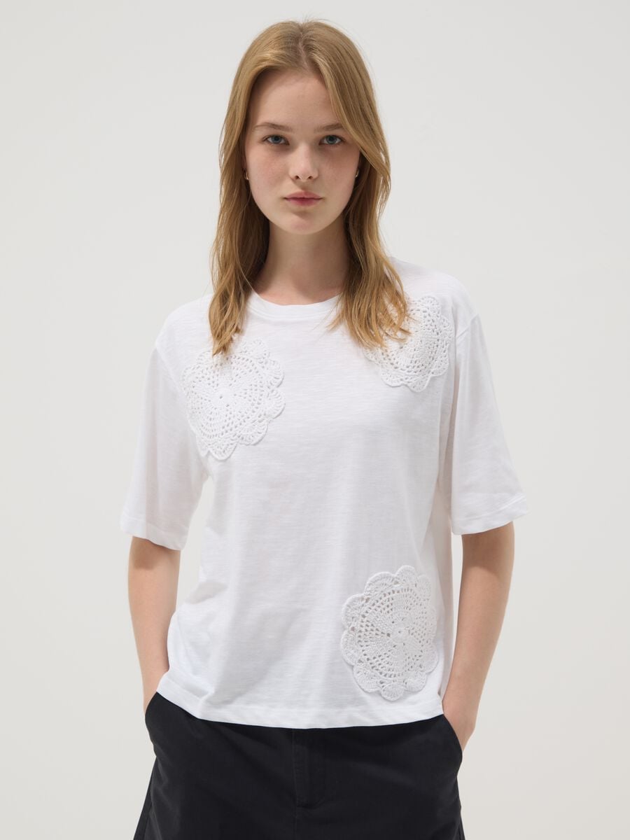 White pure cotton T-shirt with crochet appliqu&eacute;_1