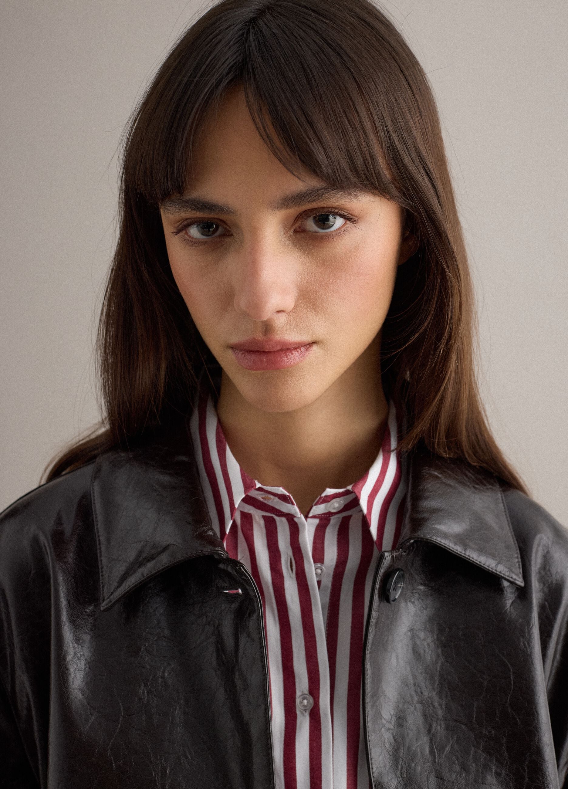 Shiny black regular fit jacket with collar and buttons