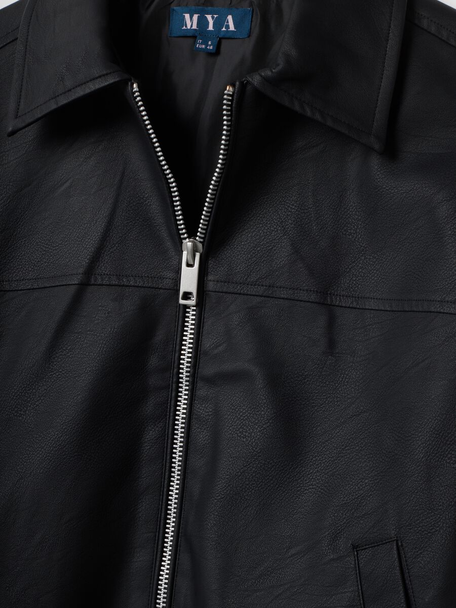 Black regular-fit jacket with zip and collar_1