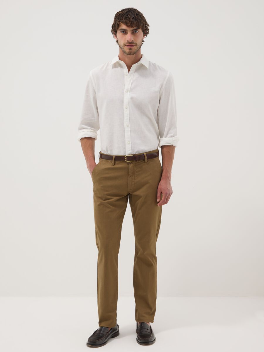 Pantaloni chino marroni in cotone elasticizzato slim fit_0