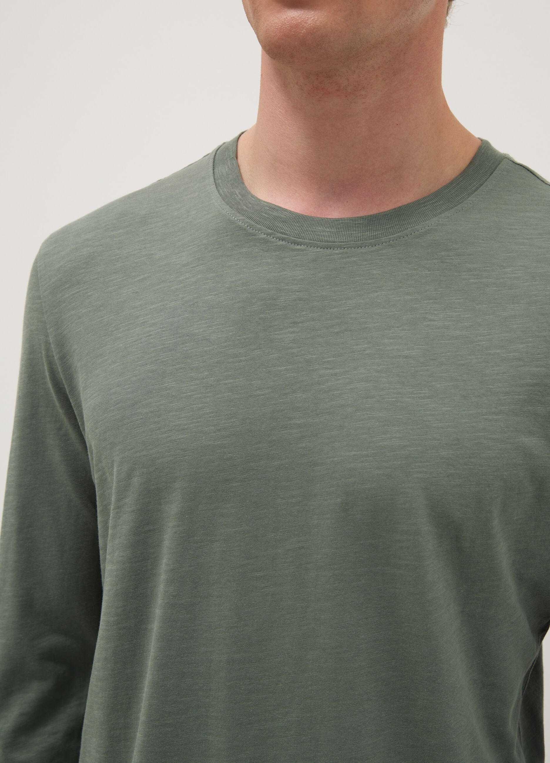 Green long-sleeved T-shirt in pure cotton with regular fit