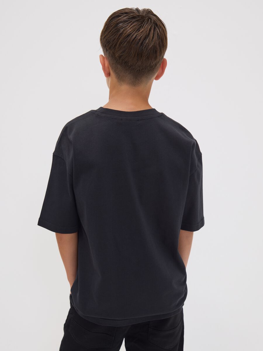 Black pure cotton T-shirt with New York Knicks print for boys_2