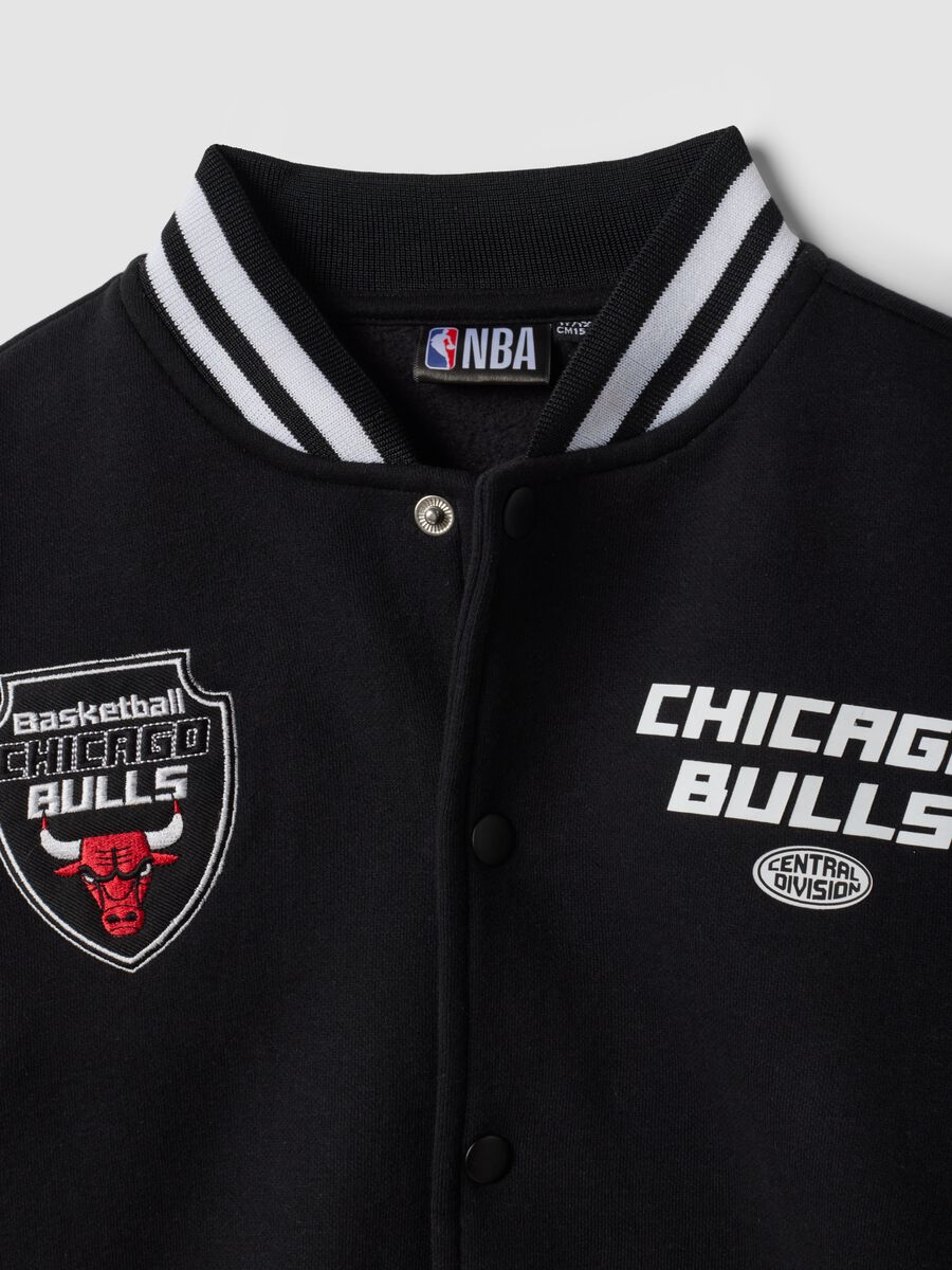 Black cotton-blend sweatshirt for boys with Chicago Bulls graphics_4