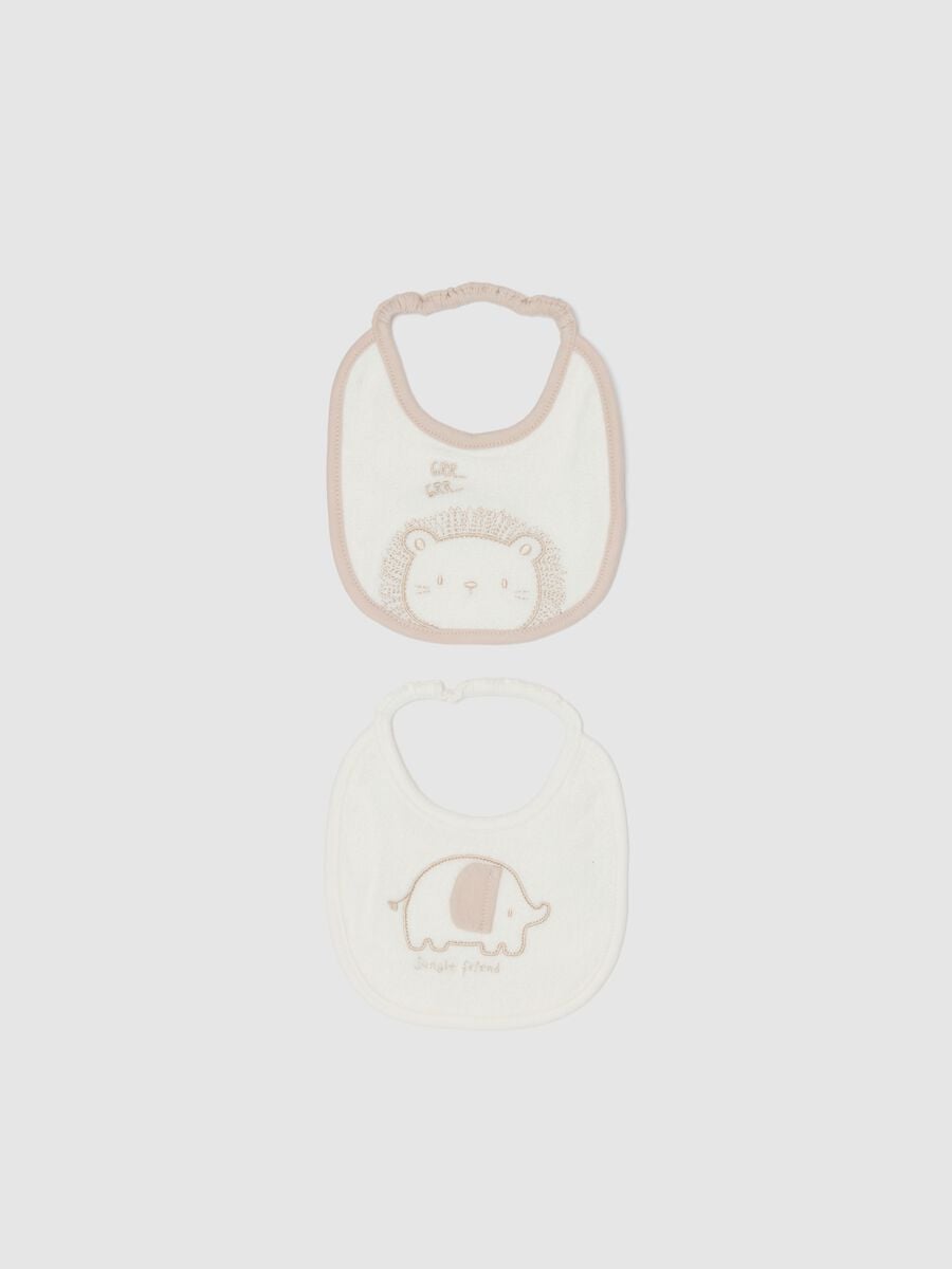 Twin pack of multicolour pure cotton bibs for newborns with embroidery_0