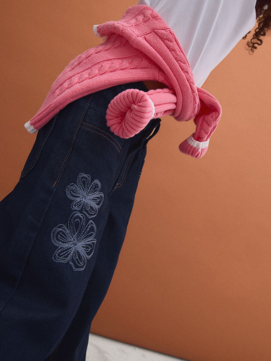 Blue straight-leg pure cotton jeans with floral embroidery for girls_2