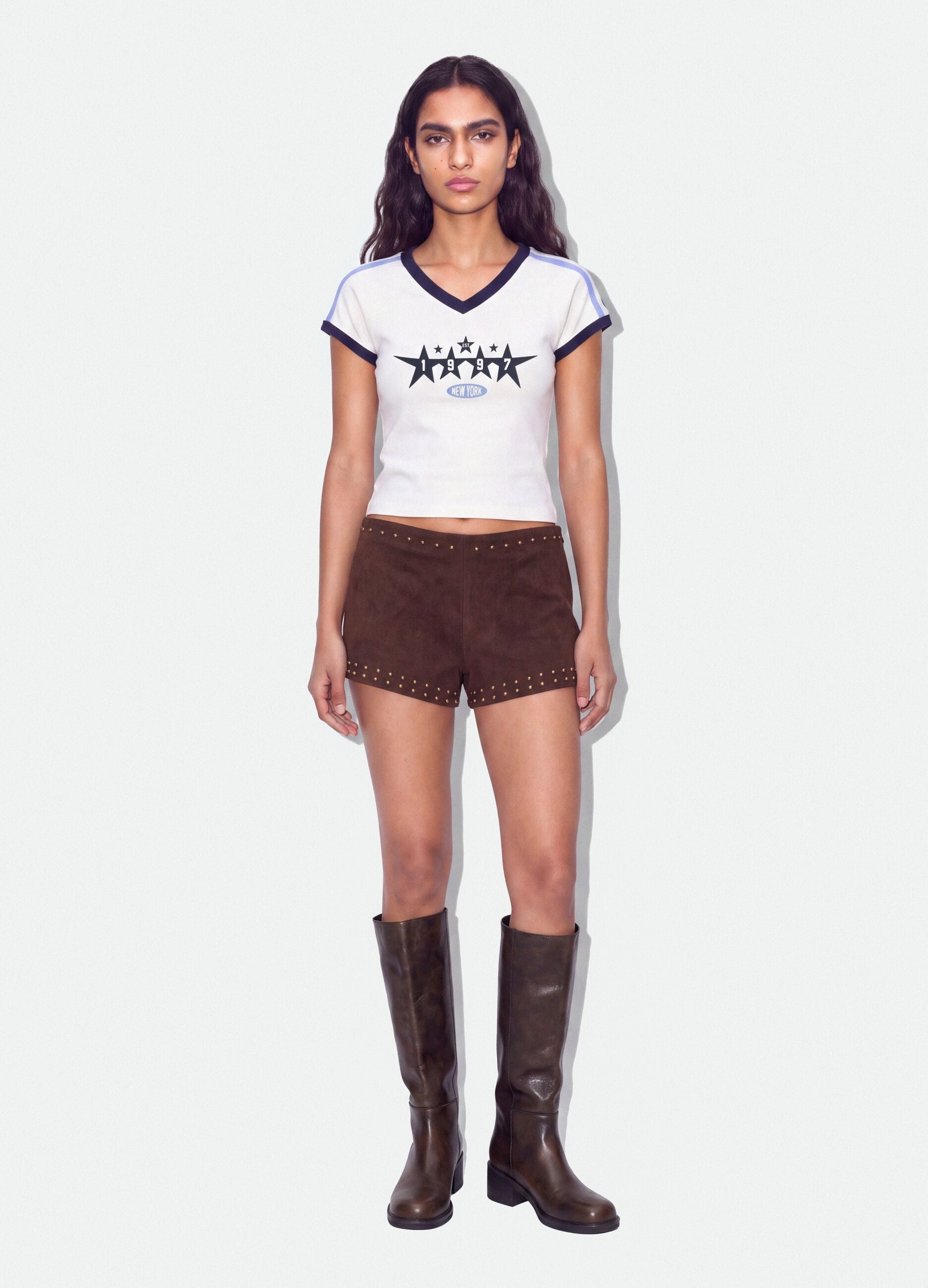 White pure-cotton V-neck T-shirt with front print